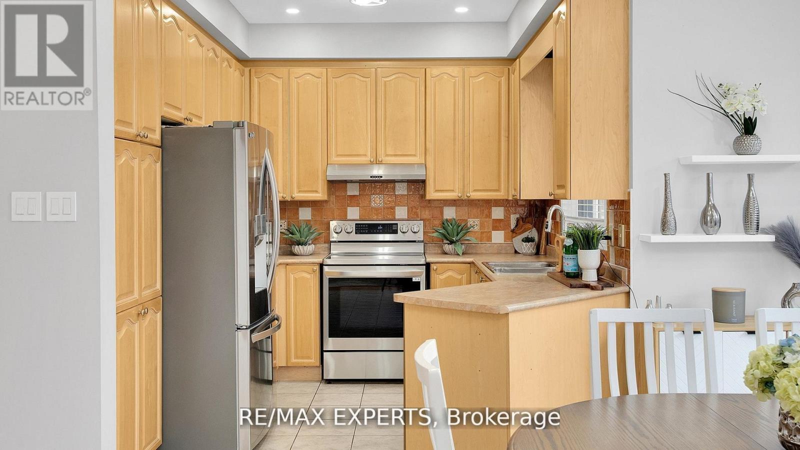 11 Crew Crescent, Vaughan, Ontario  L6A 3E9 - Photo 8 - N13144070