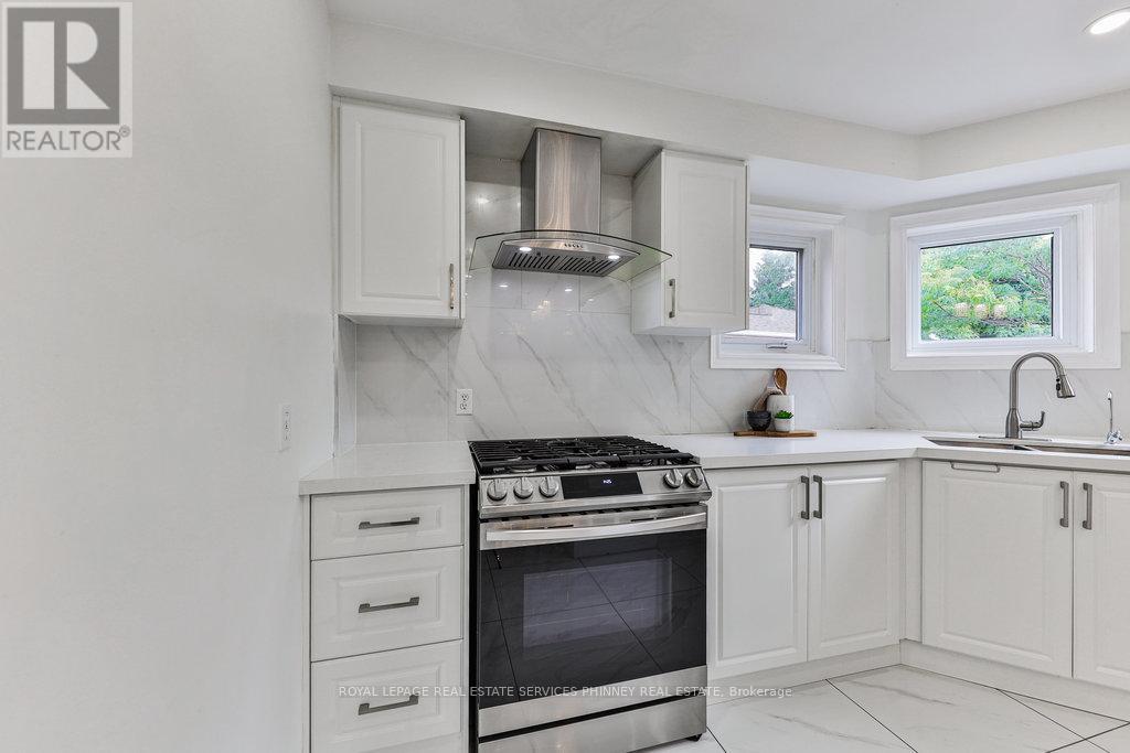 200 Lexington Road, Oakville, Ontario  L6H 6L6 - Photo 10 - W13144052