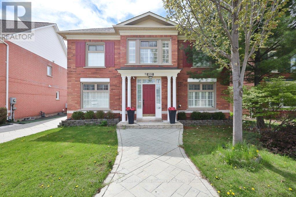 200 Lexington Road, Oakville, Ontario  L6H 6L6 - Photo 2 - W13144052