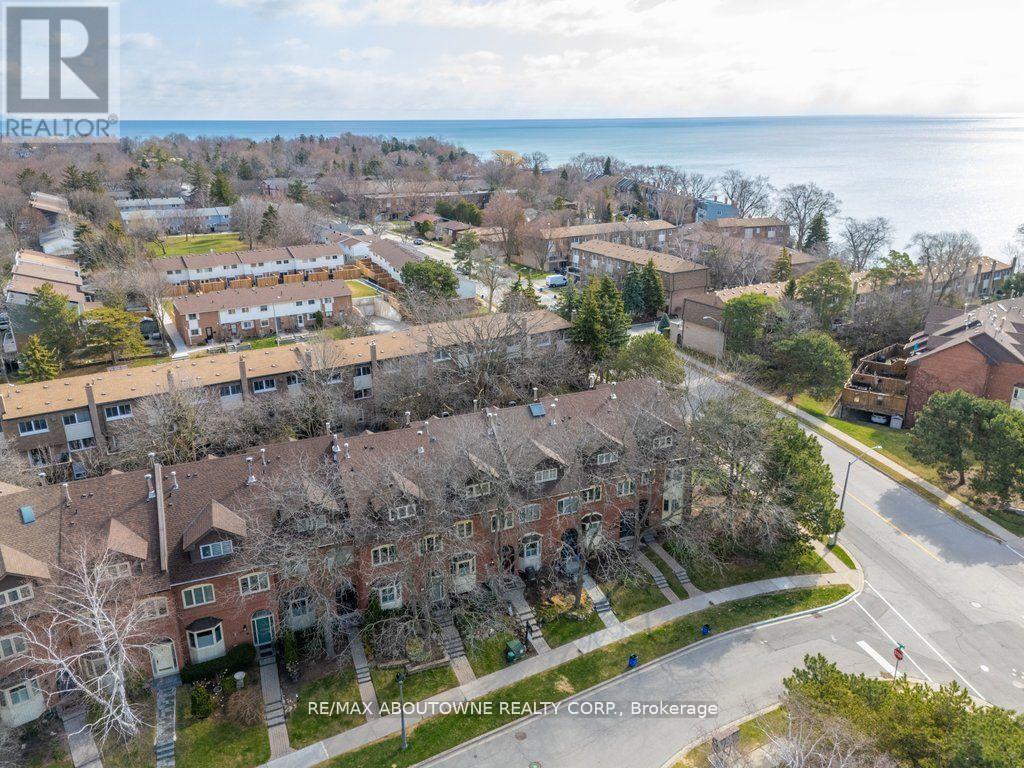 45 Tradewind Drive, Oakville, Ontario  L6L 6K9 - Photo 3 - W13144106
