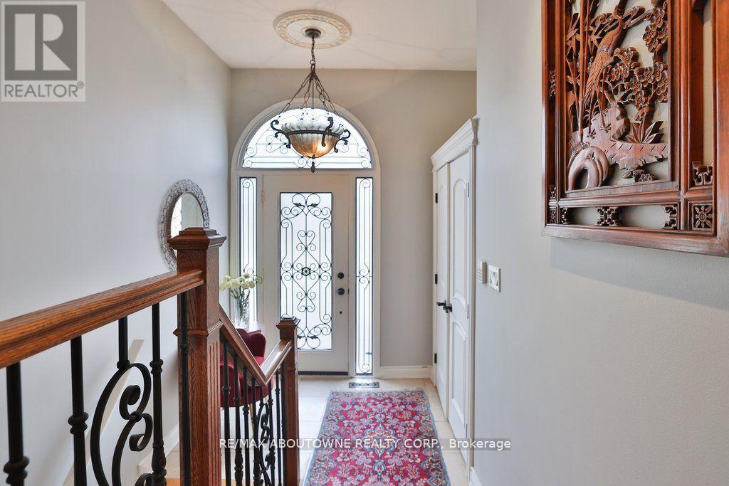 45 Tradewind Drive, Oakville, Ontario  L6L 6K9 - Photo 4 - W13144106