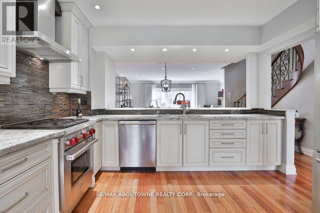 45 Tradewind Drive, Oakville, Ontario  L6L 6K9 - Photo 9 - W13144106