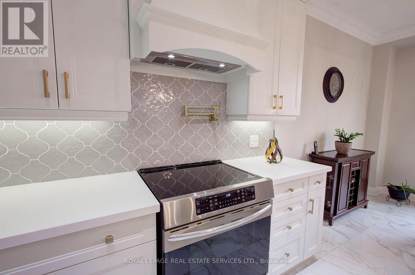 135 Zachary Crescent, Oakville, Ontario  L6H 0W1 - Photo 16 - W13144110