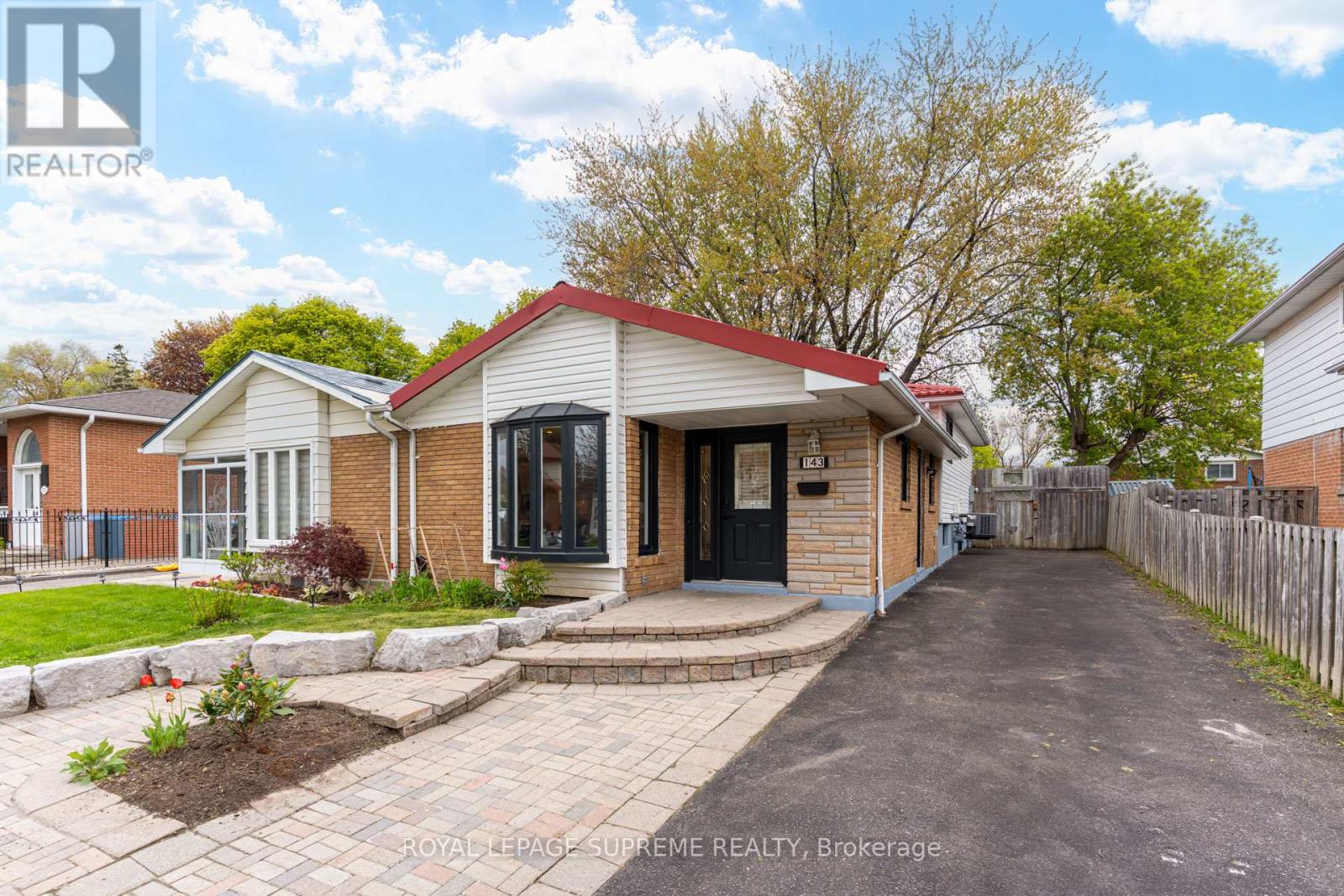 143 Voltarie Crescent, Mississauga, Ontario  L5A 2A5 - Photo 1 - W13144146