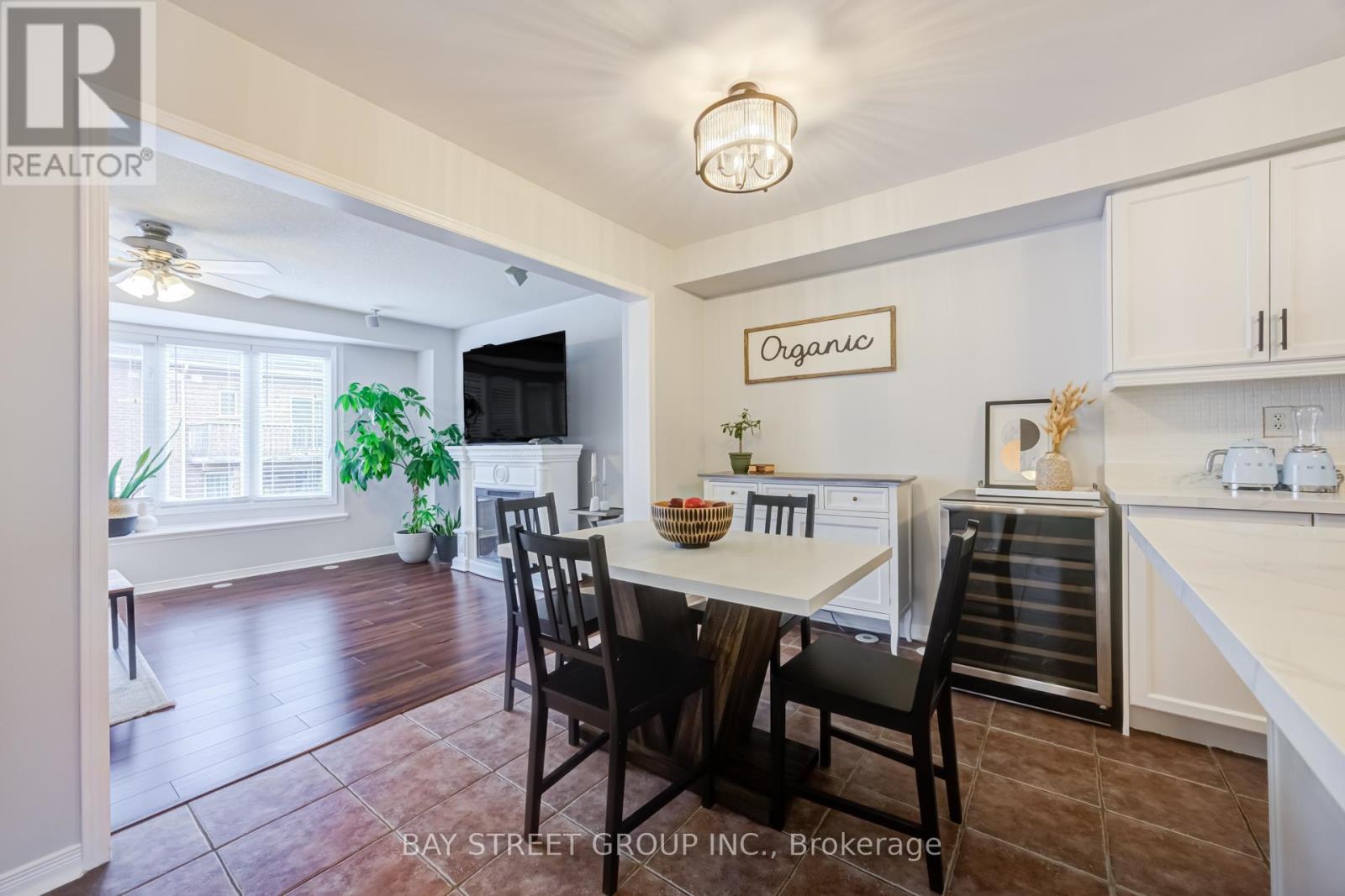 2313 Saddlecreek Crescent, Oakville, Ontario  L6M 5J6 - Photo 13 - W13144154