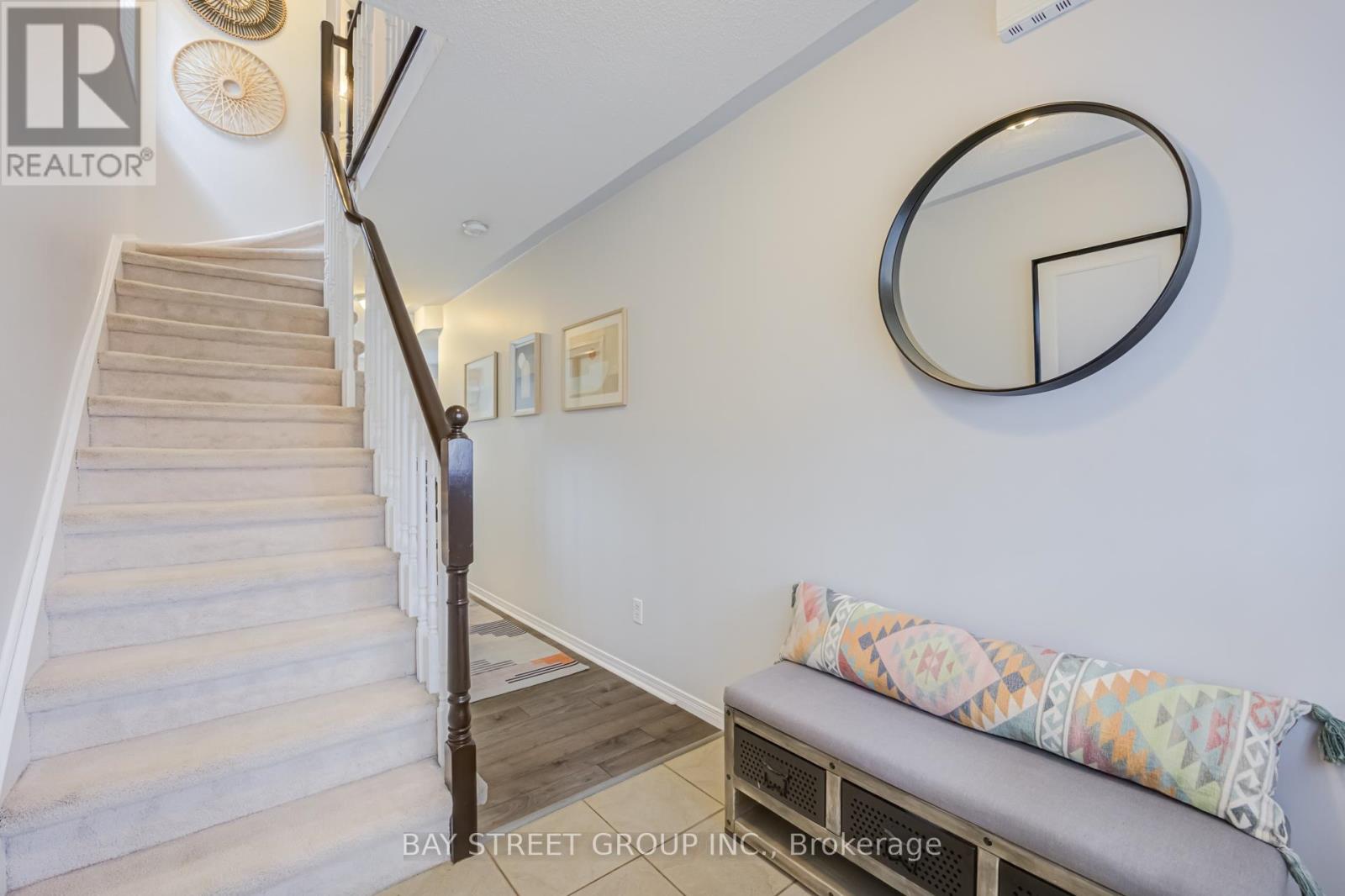 2313 Saddlecreek Crescent, Oakville, Ontario  L6M 5J6 - Photo 3 - W13144154