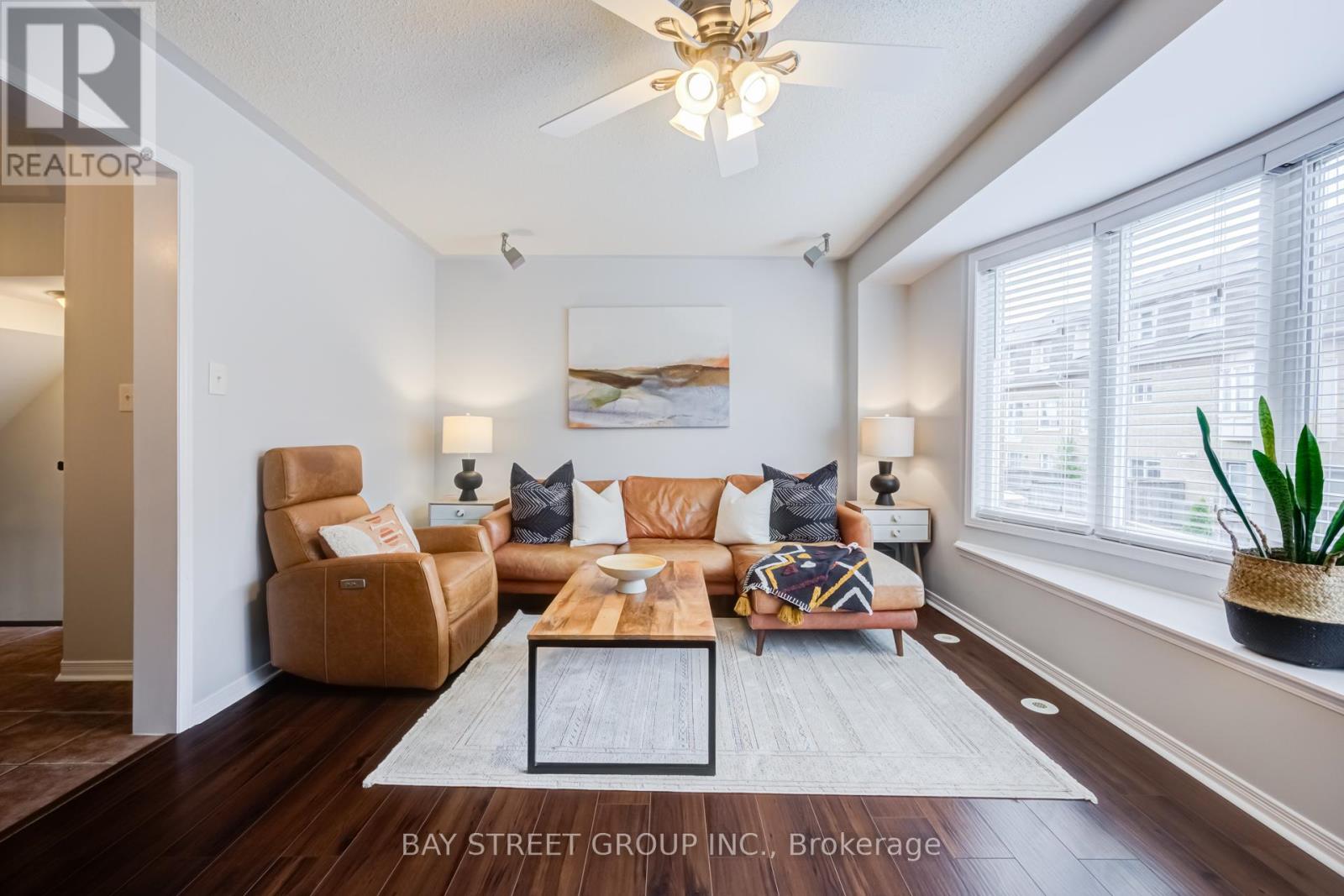 2313 Saddlecreek Crescent, Oakville, Ontario  L6M 5J6 - Photo 5 - W13144154