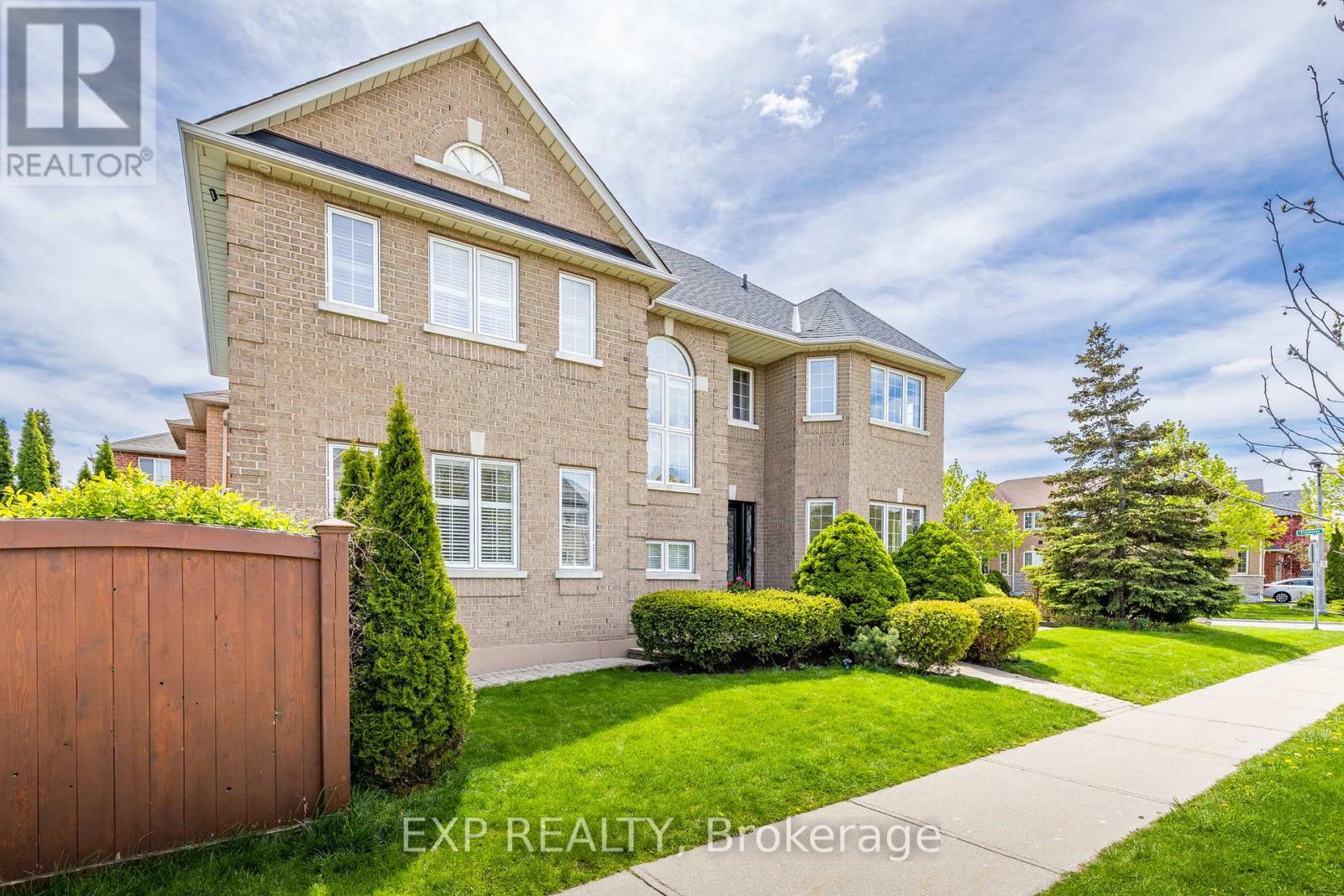 2137 Frontier Drive, Oakville, Ontario  L6M 3S3 - Photo 3 - W13144190
