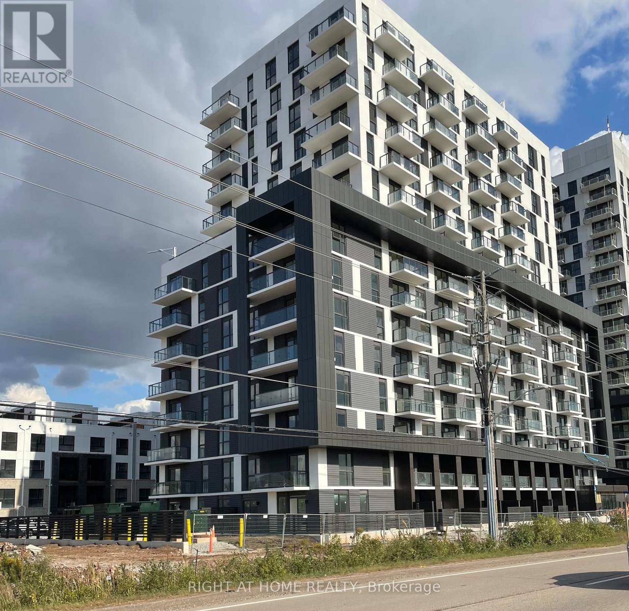 206 - 345 Wheat Boom Drive, Oakville, Ontario  L6H 7X4 - Photo 1 - W13144194