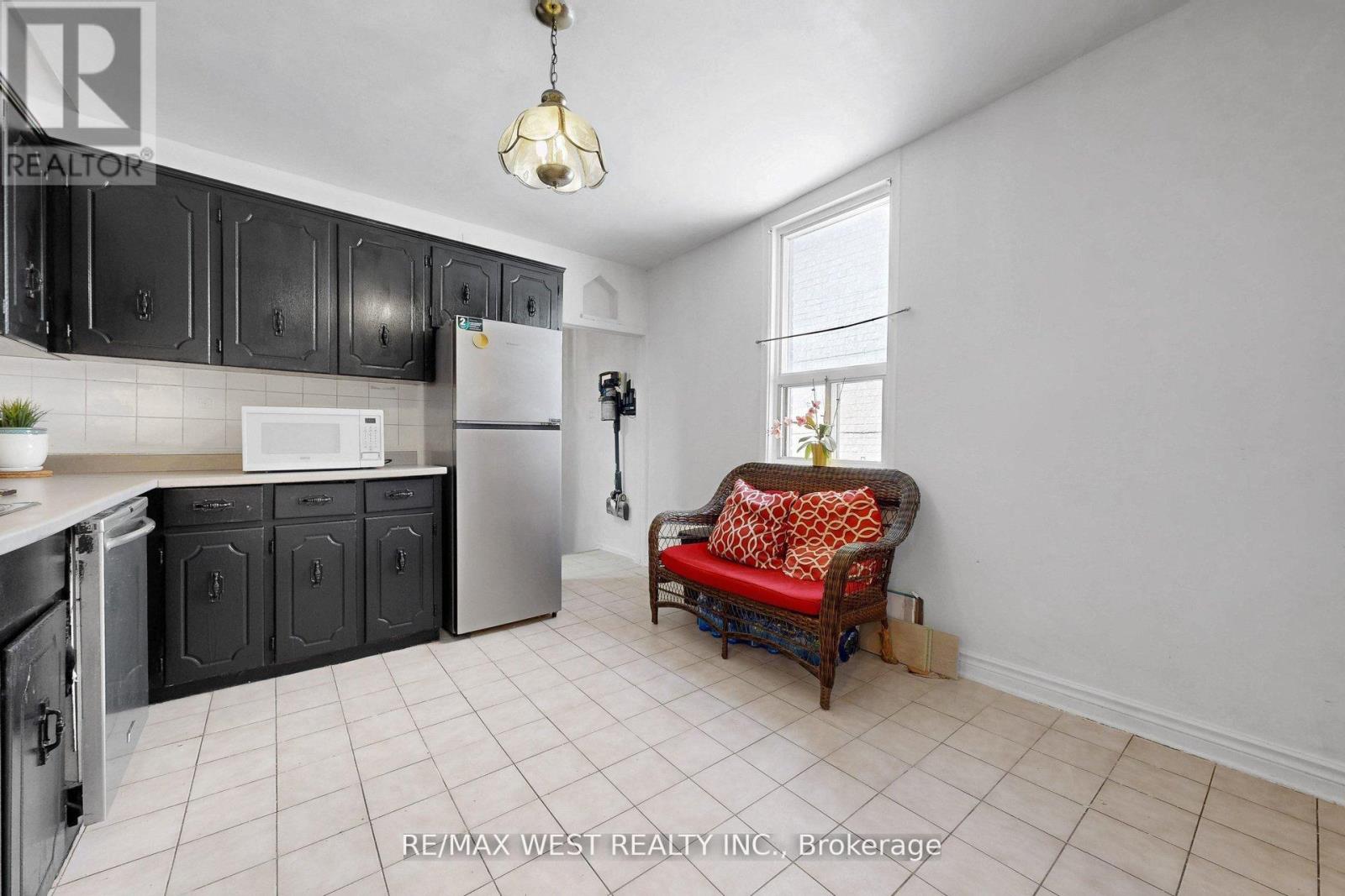 538 Mcroberts Avenue, Toronto, Ontario  M6E 4R6 - Photo 14 - W13144234