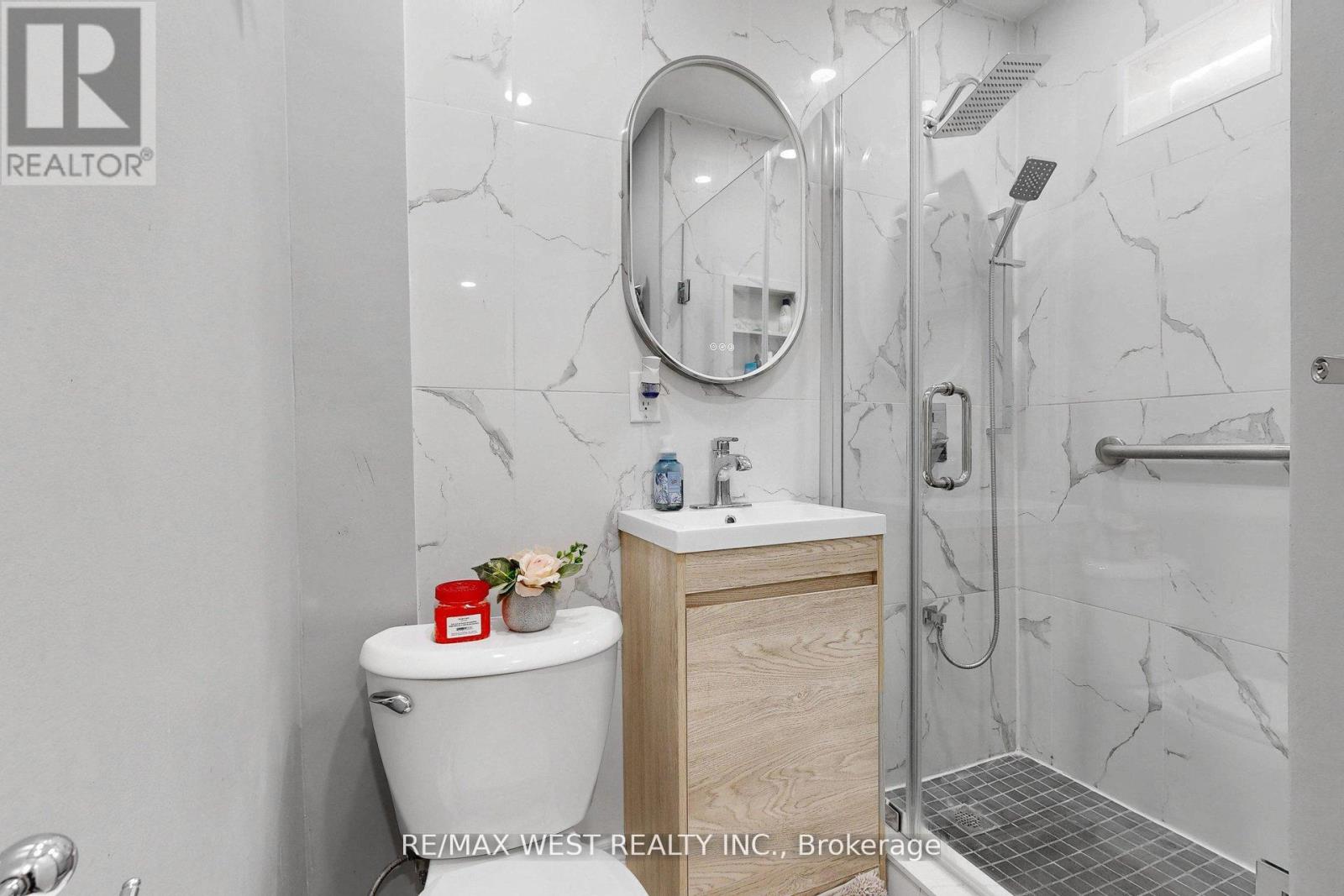 538 Mcroberts Avenue, Toronto, Ontario  M6E 4R6 - Photo 16 - W13144234