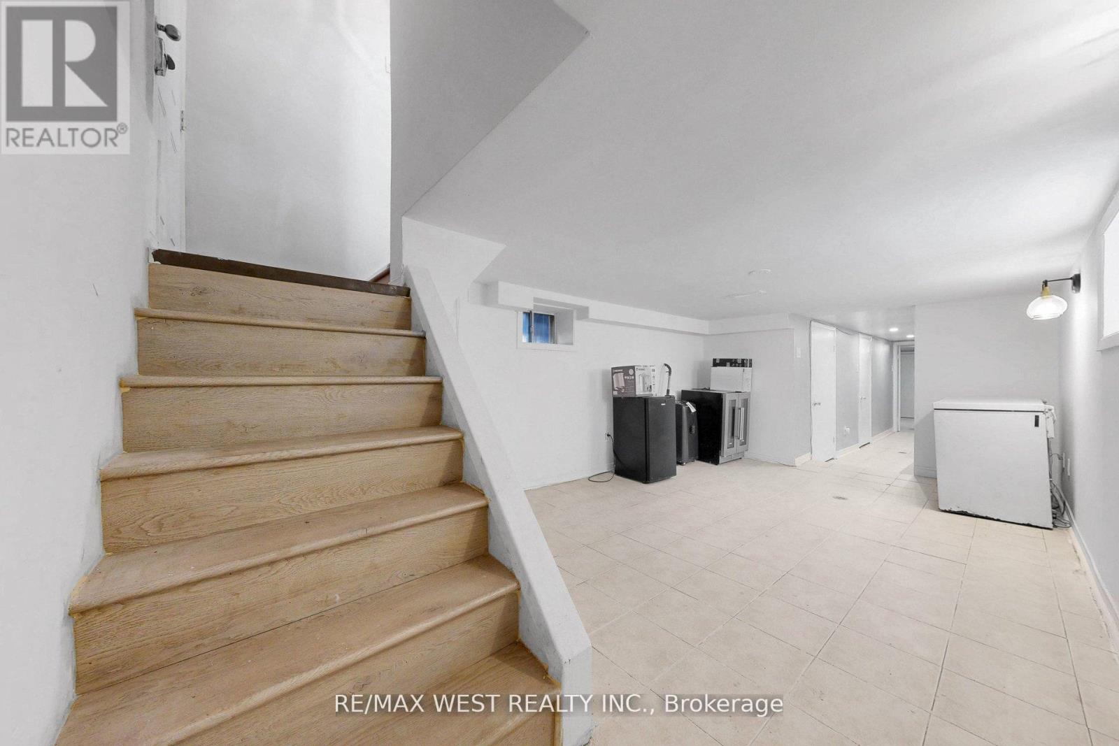538 Mcroberts Avenue, Toronto, Ontario  M6E 4R6 - Photo 17 - W13144234