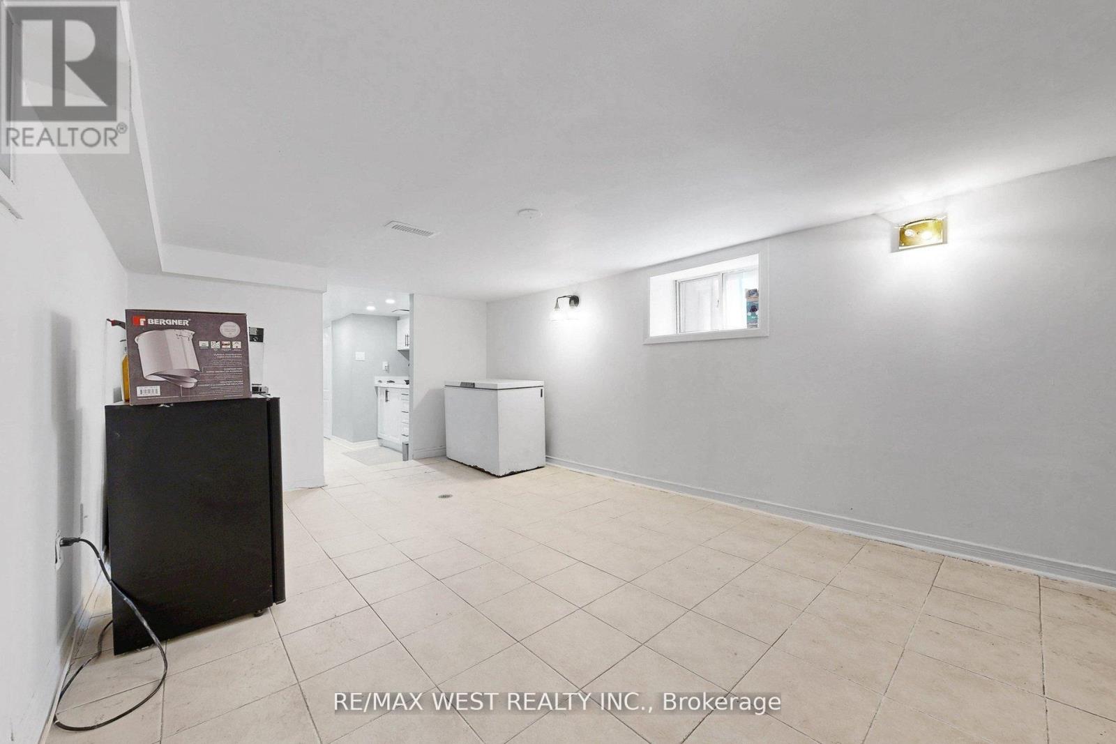 538 Mcroberts Avenue, Toronto, Ontario  M6E 4R6 - Photo 18 - W13144234