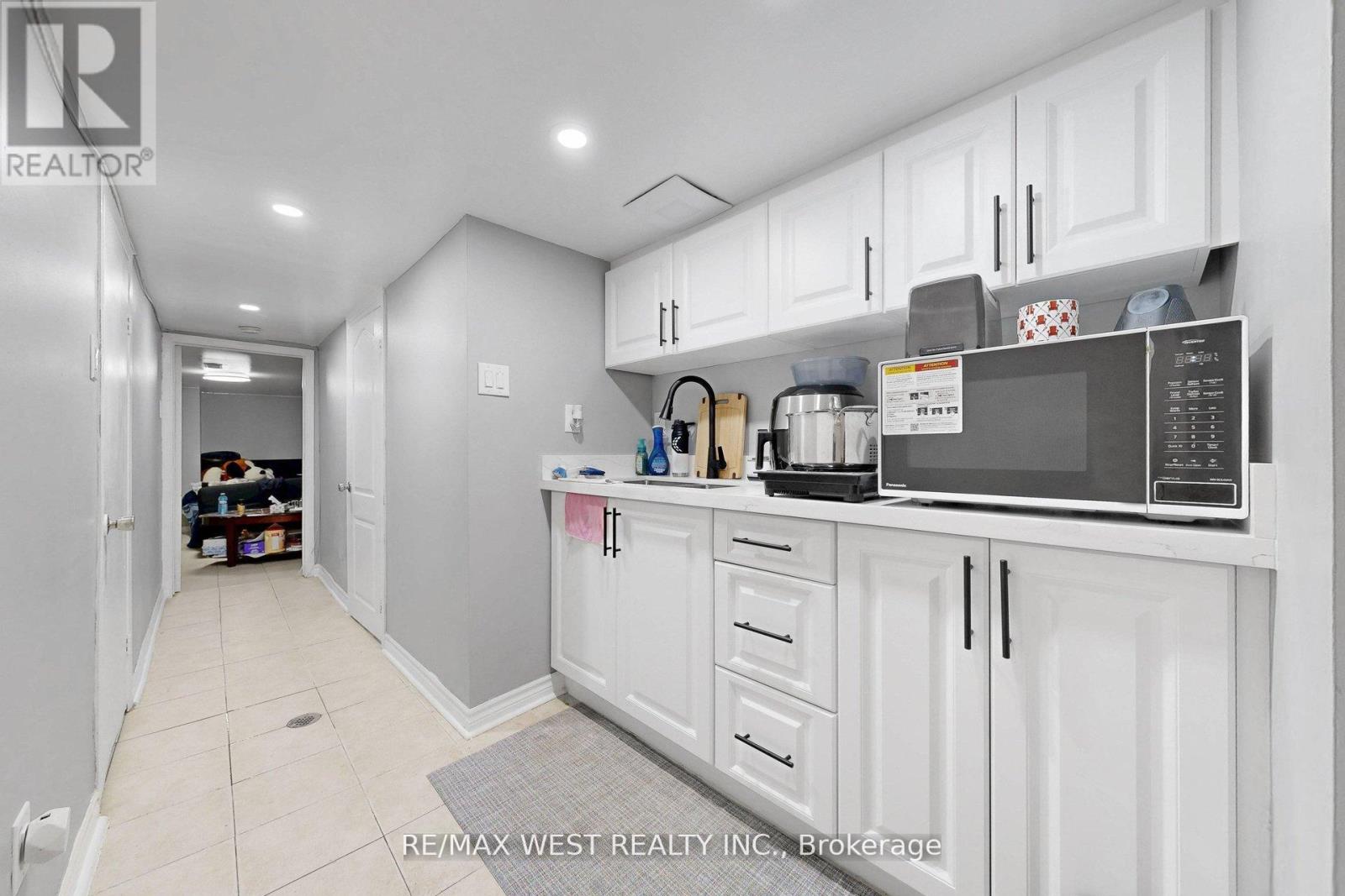 538 Mcroberts Avenue, Toronto, Ontario  M6E 4R6 - Photo 20 - W13144234