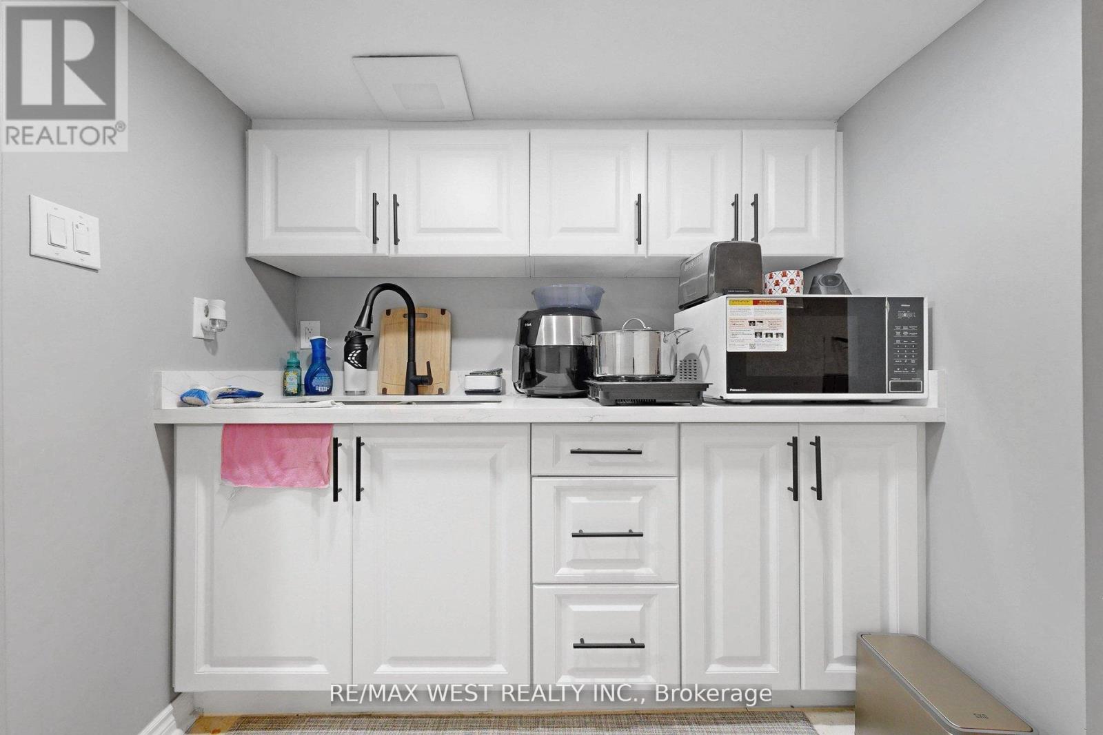 538 Mcroberts Avenue, Toronto, Ontario  M6E 4R6 - Photo 21 - W13144234