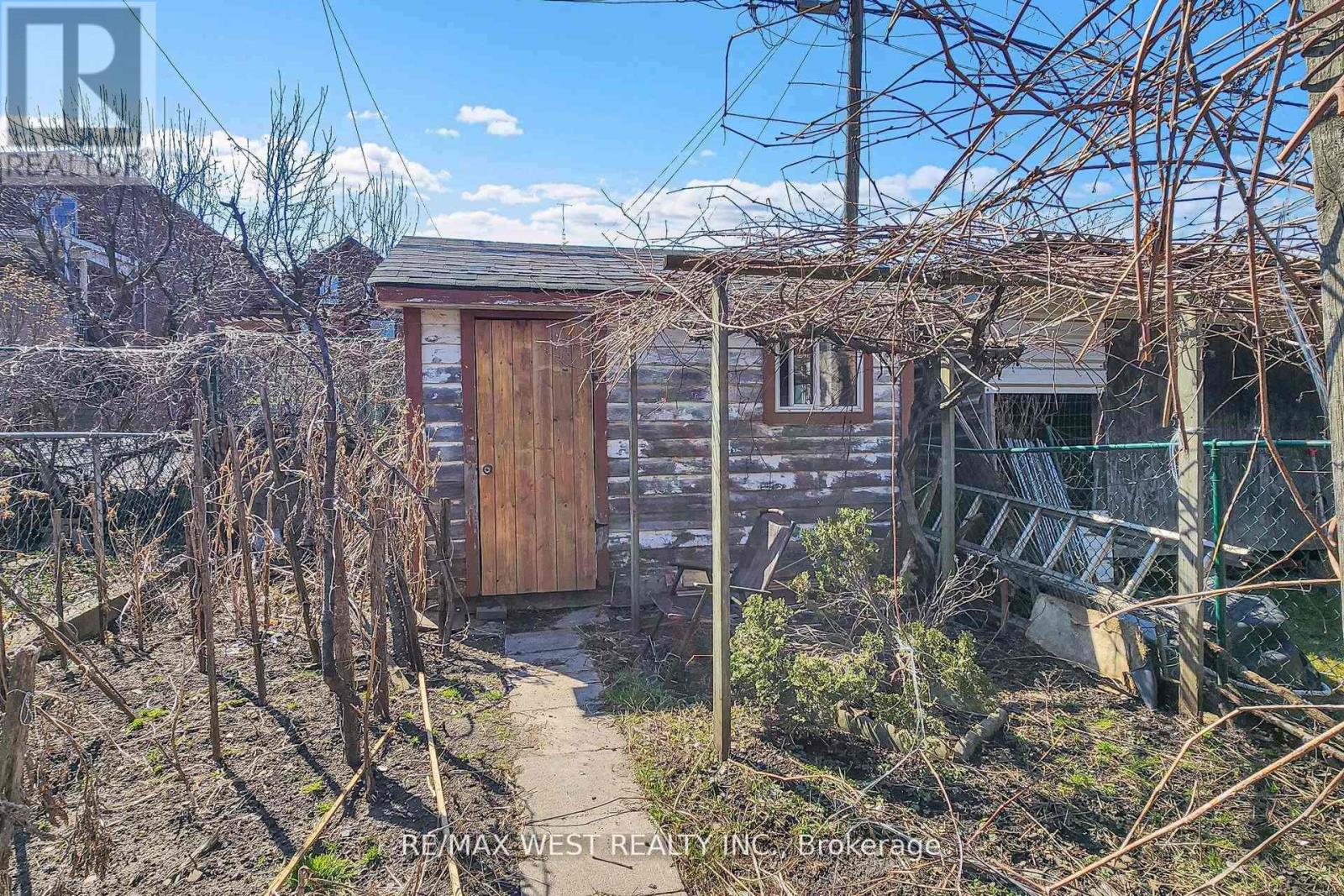538 Mcroberts Avenue, Toronto, Ontario  M6E 4R6 - Photo 30 - W13144234
