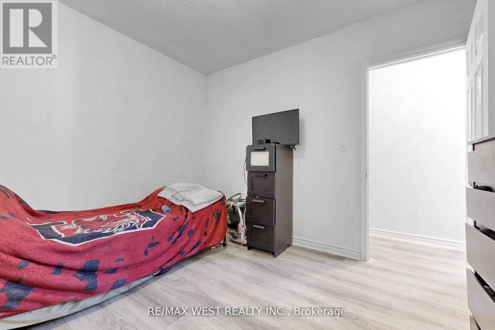 538 Mcroberts Avenue, Toronto, Ontario  M6E 4R6 - Photo 9 - W13144234