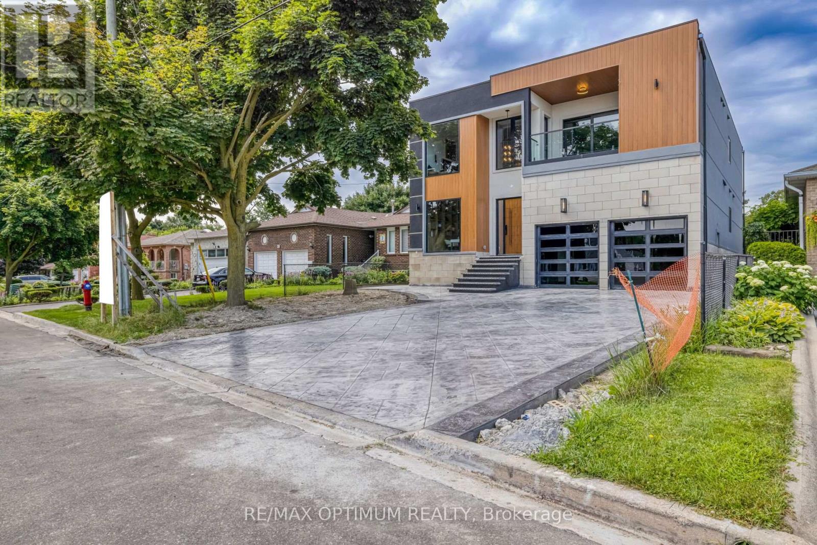 47 Moore Street, Brampton, Ontario  L6X 1V2 - Photo 2 - W13144252