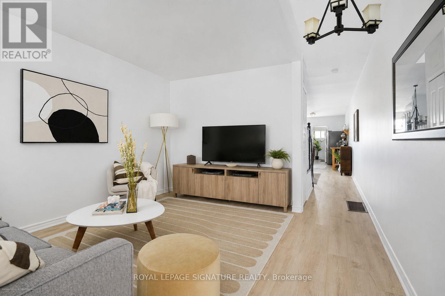 13 Auburn Avenue, Toronto, Ontario M6H 2L6 - Photo 4 - W13144258