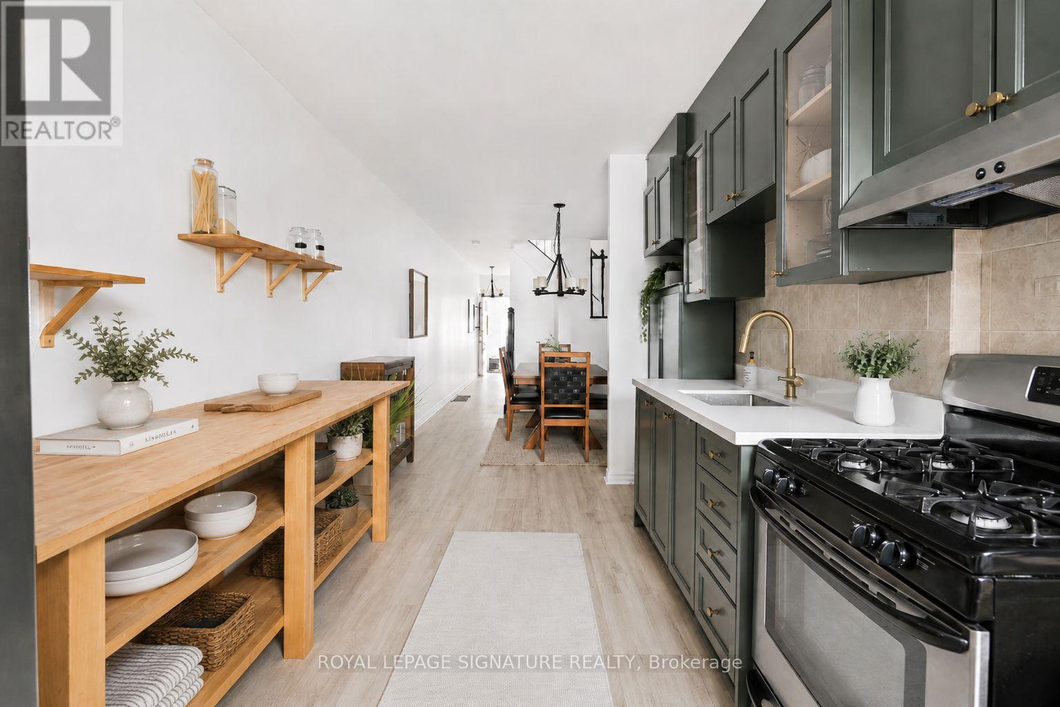 13 Auburn Avenue, Toronto, Ontario M6H 2L6 - Photo 5 - W13144258