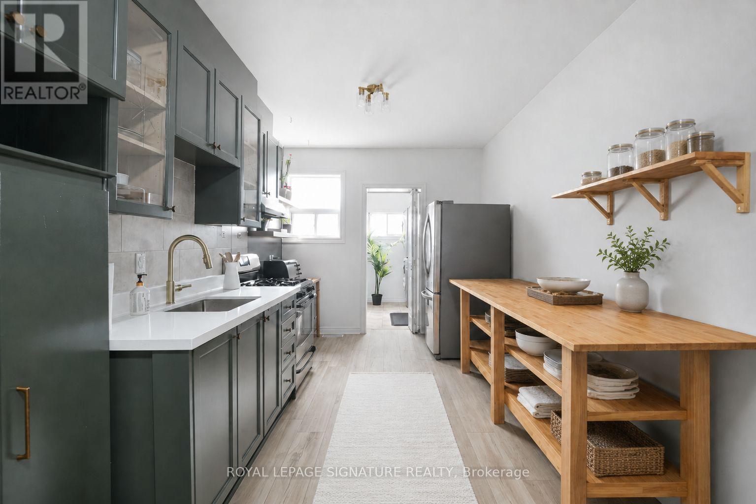 13 Auburn Avenue, Toronto, Ontario M6H 2L6 - Photo 7 - W13144258
