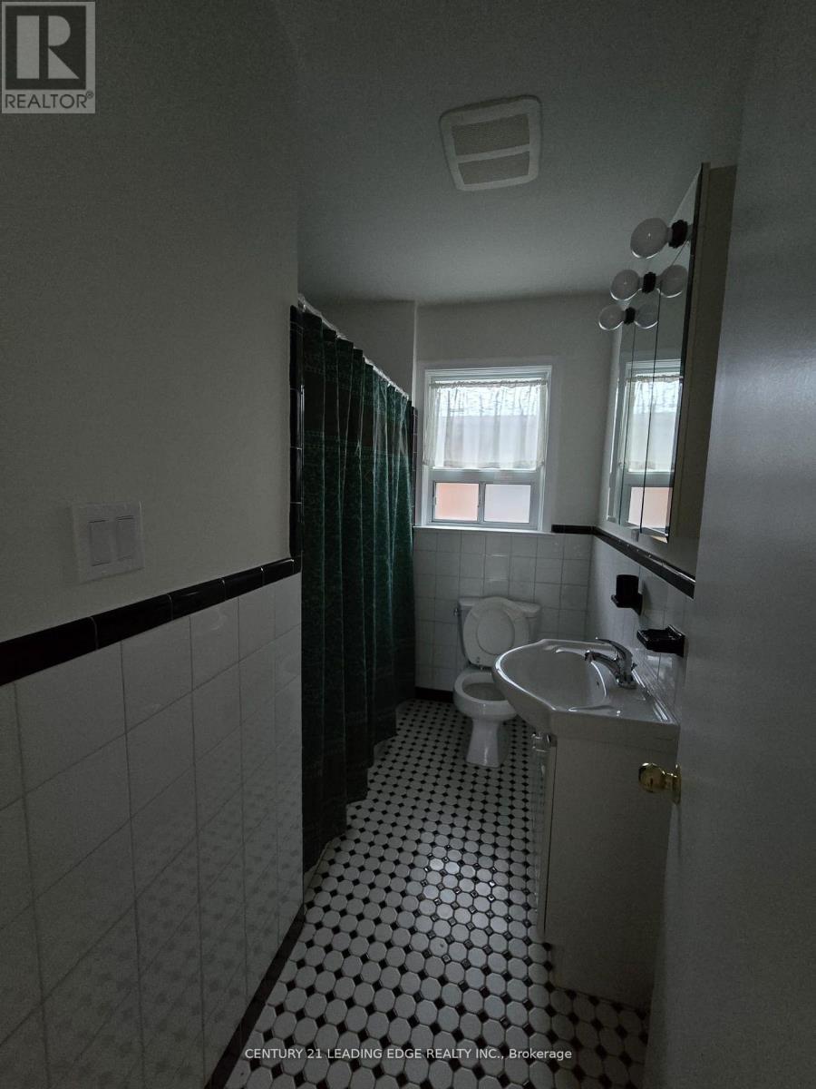 Main - 65 Moore Street, Brampton, Ontario  L6X 1V2 - Photo 2 - W13144304