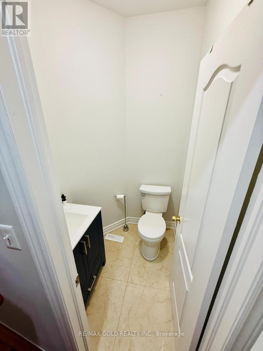 60 Swales Crescent, Brampton, Ontario  L6R 0H7 - Photo 12 - W13144348