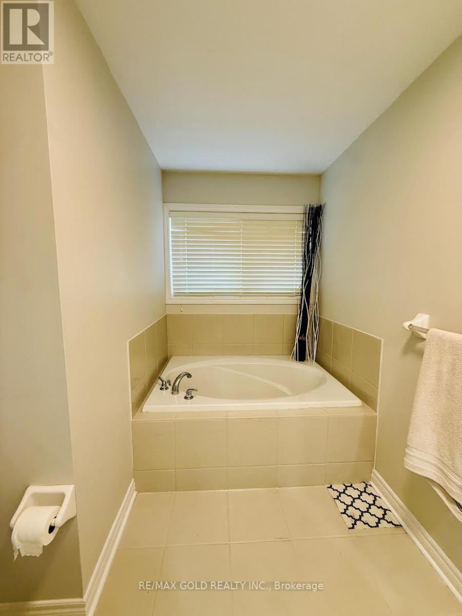 60 Swales Crescent, Brampton, Ontario  L6R 0H7 - Photo 14 - W13144348