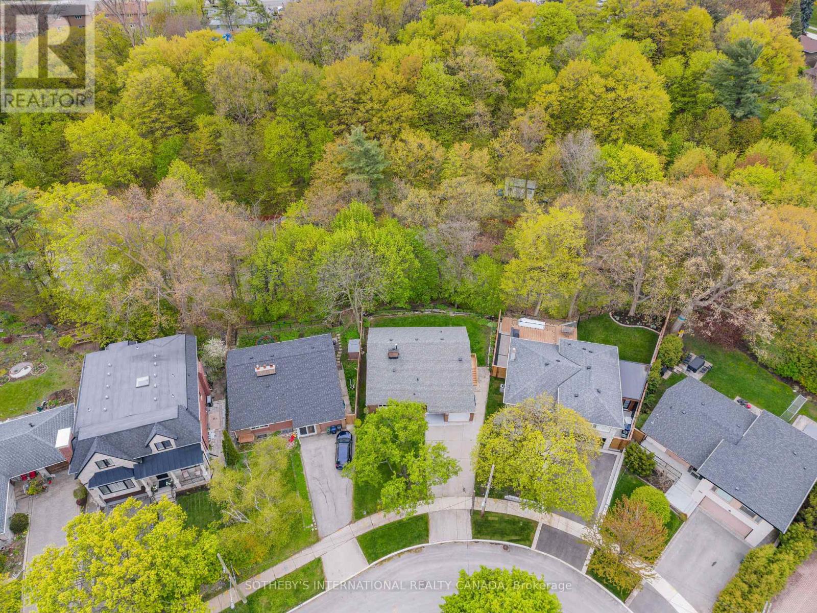 15 SAXONY CRESCENT, Toronto, Ontario