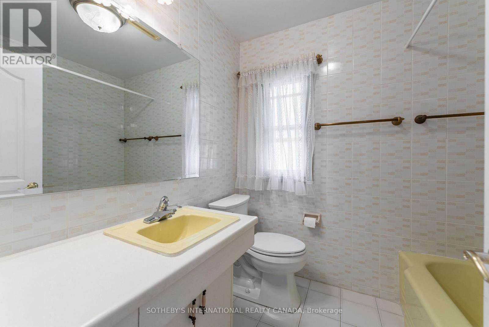 15 Saxony Crescent, Toronto, Ontario  M9P 1S2 - Photo 19 - W13143260