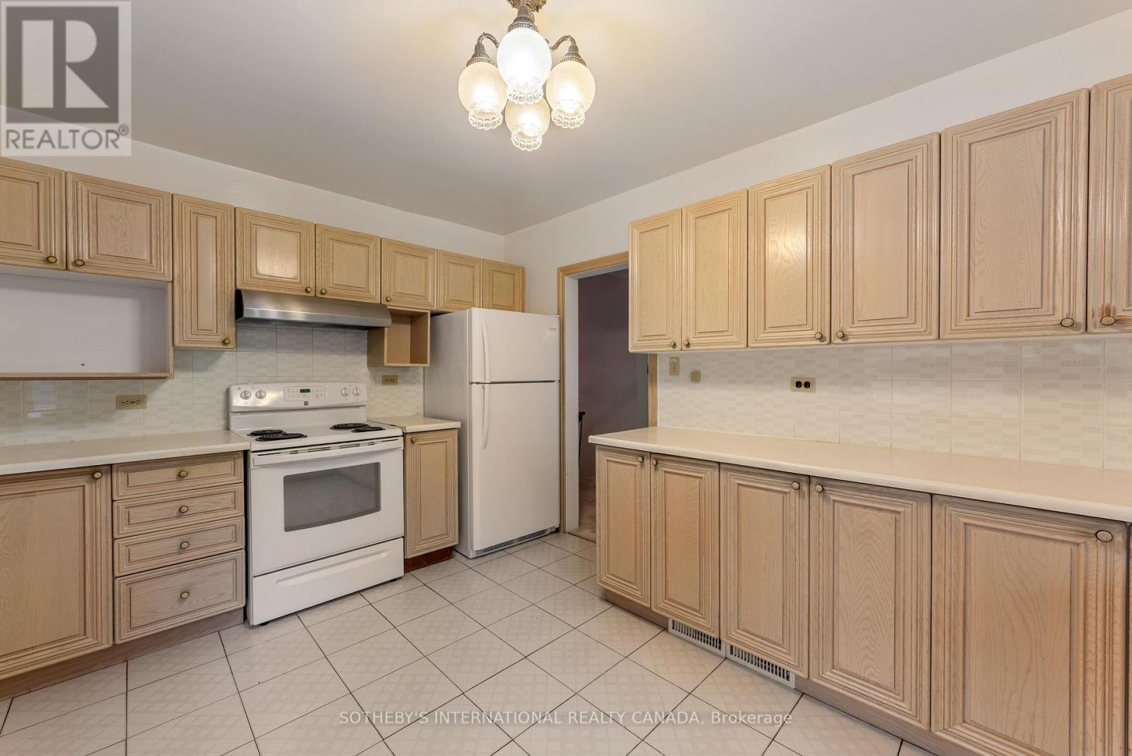 15 Saxony Crescent, Toronto, Ontario  M9P 1S2 - Photo 16 - W13143260