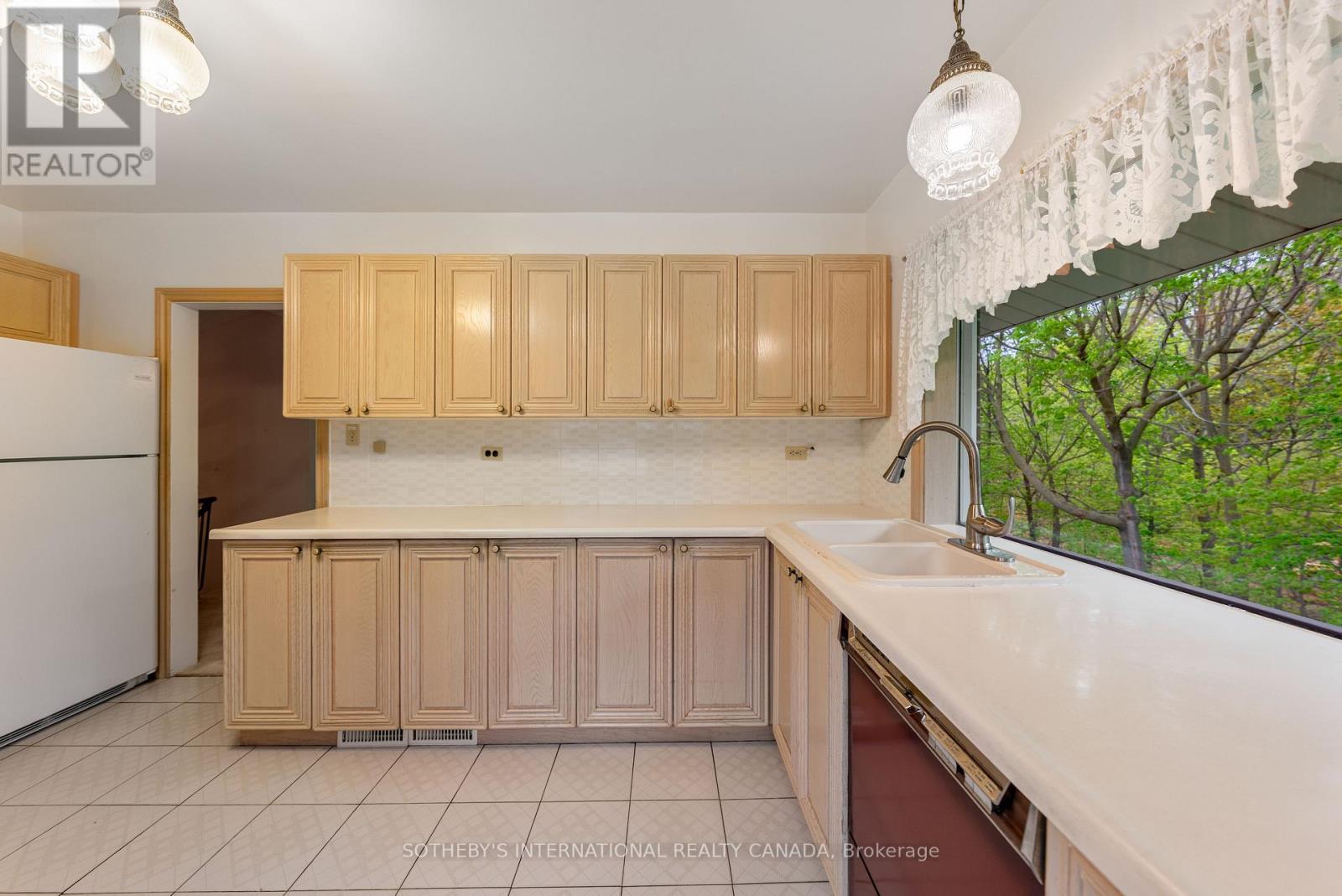 15 Saxony Crescent, Toronto, Ontario  M9P 1S2 - Photo 15 - W13143260