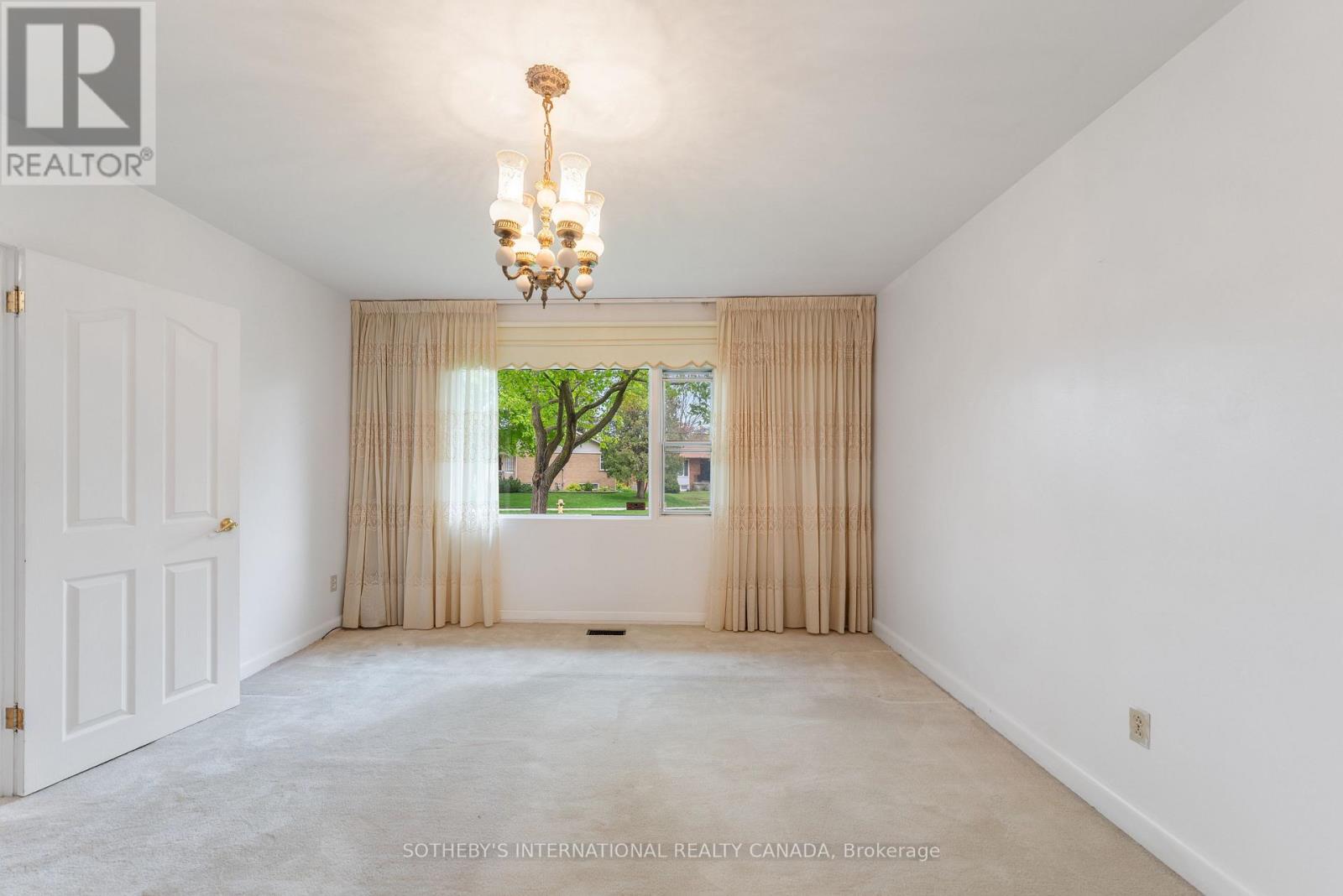15 Saxony Crescent, Toronto, Ontario  M9P 1S2 - Photo 18 - W13143260