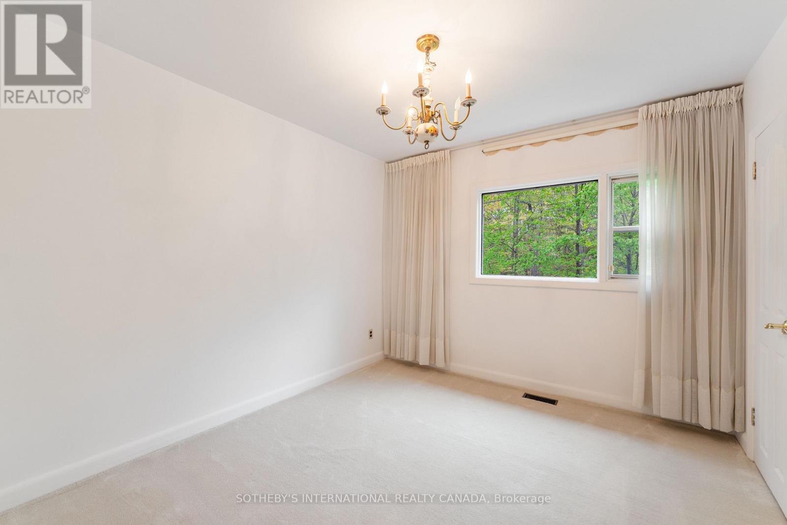 15 Saxony Crescent, Toronto, Ontario  M9P 1S2 - Photo 24 - W13143260