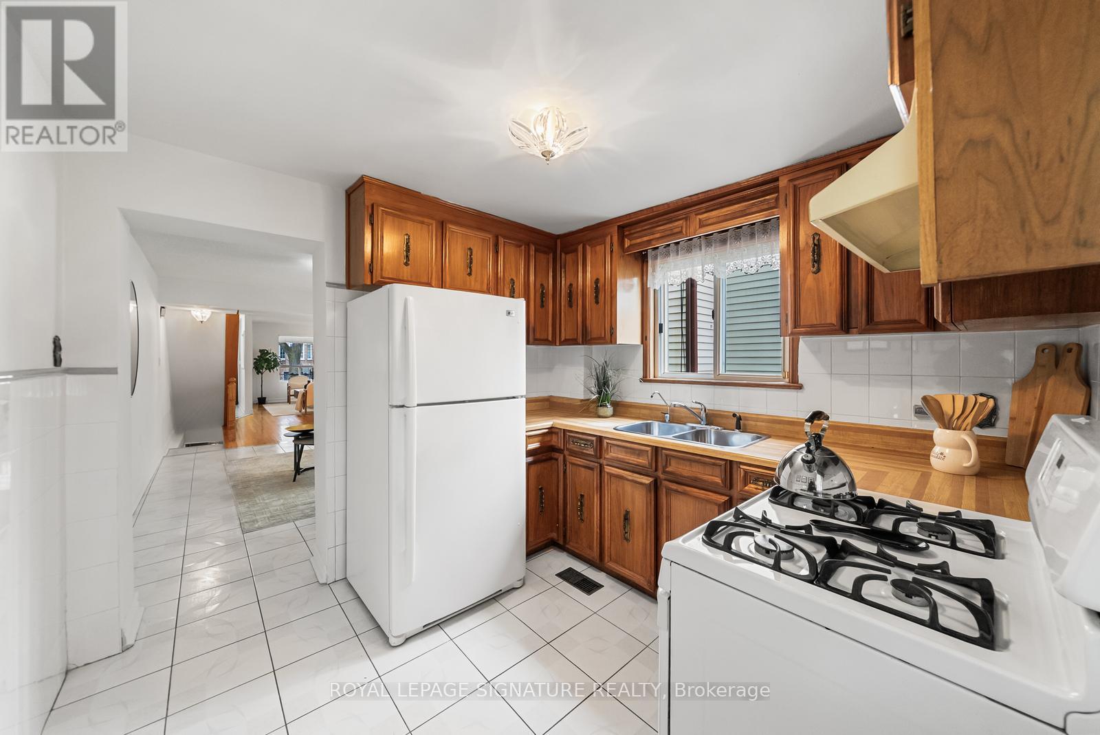 387 Bartlett Avenue N, Toronto, Ontario  M6H 3G8 - Photo 10 - W13143548