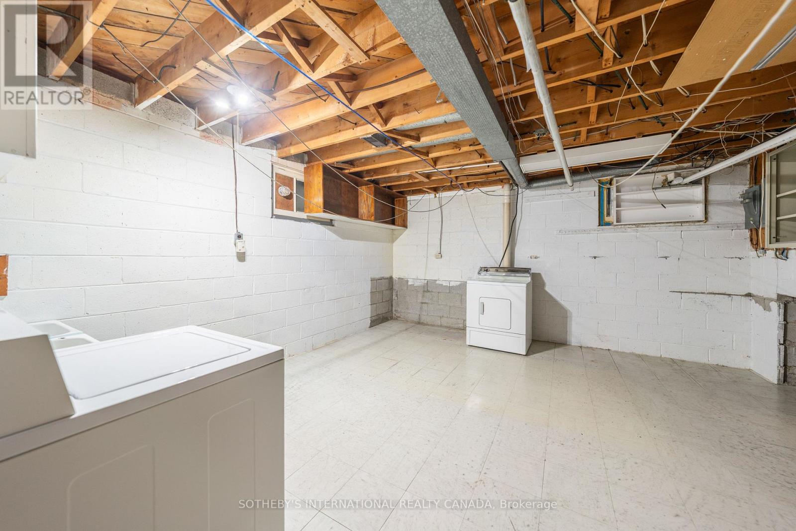 15 Saxony Crescent, Toronto, Ontario  M9P 1S2 - Photo 30 - W13143260