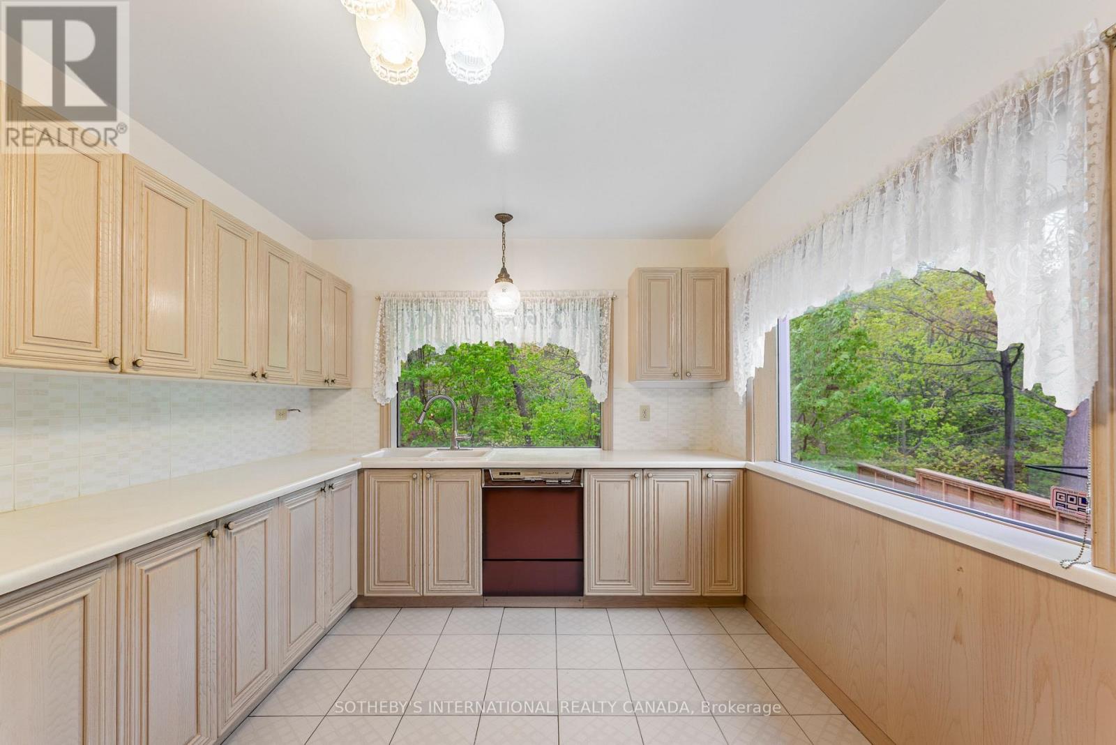 15 Saxony Crescent, Toronto, Ontario  M9P 1S2 - Photo 13 - W13143260