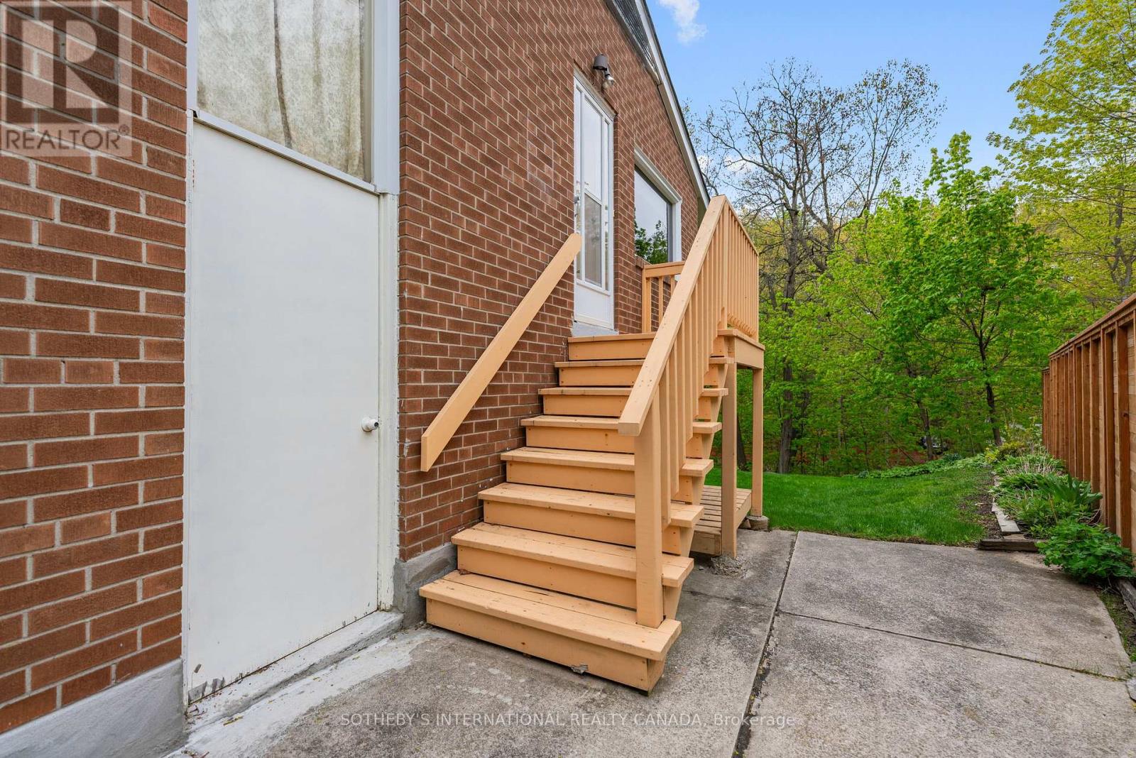 15 Saxony Crescent, Toronto, Ontario  M9P 1S2 - Photo 34 - W13143260