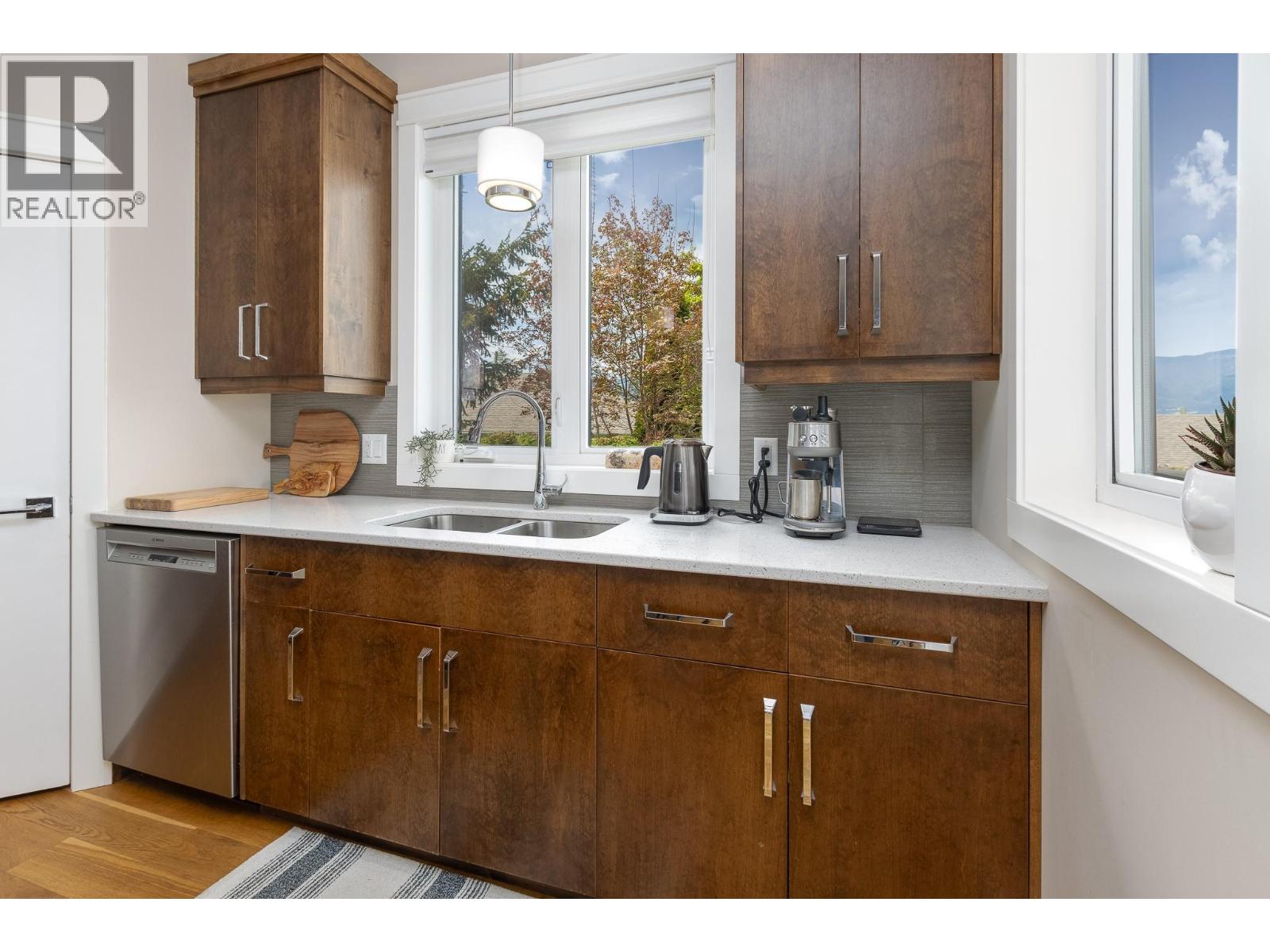 461 21 Street SE, Salmon Arm, British Columbia  V1E 1K5 - Photo 11 - 10385857