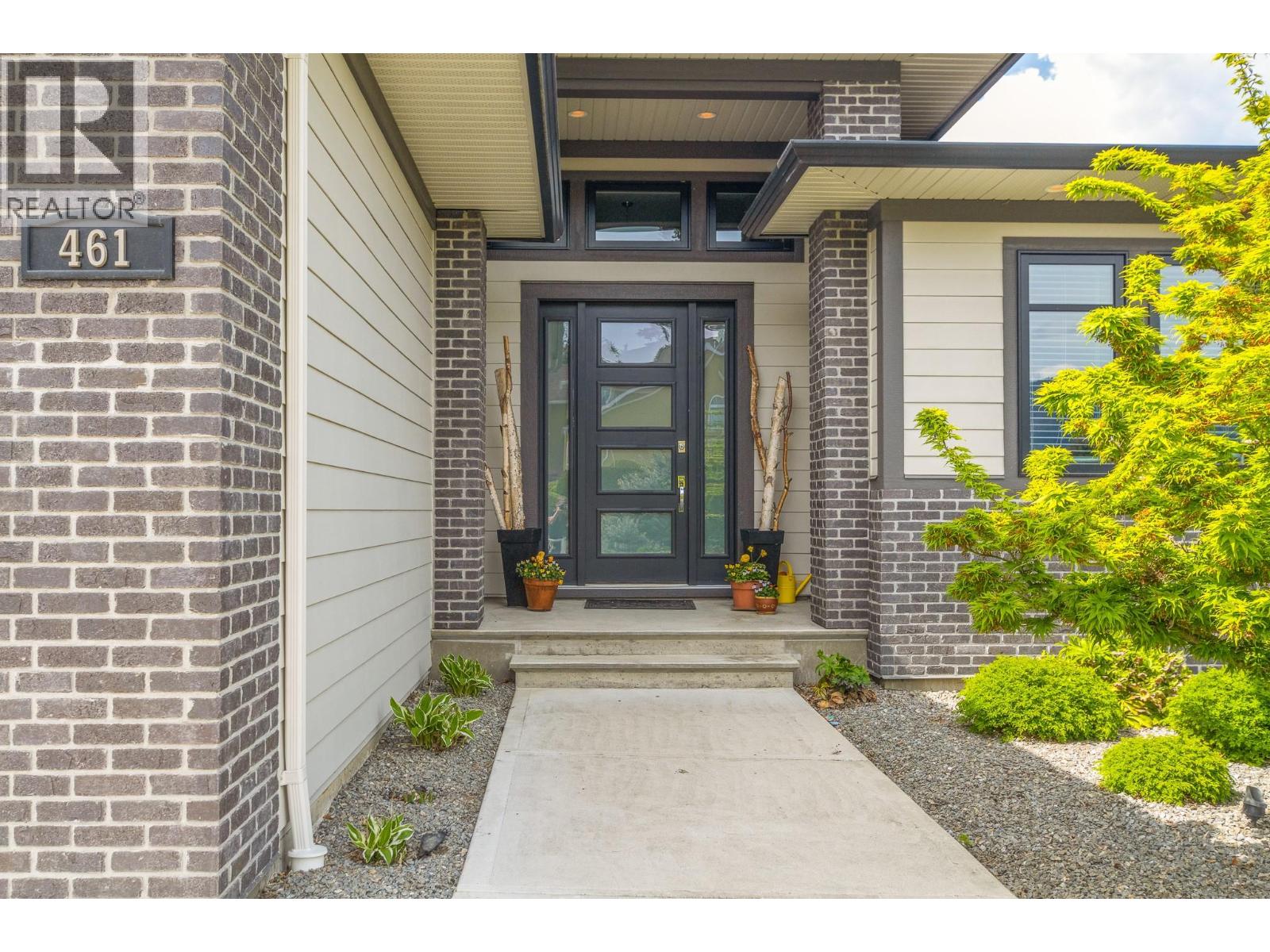 461 21 Street SE, Salmon Arm, British Columbia  V1E 1K5 - Photo 2 - 10385857