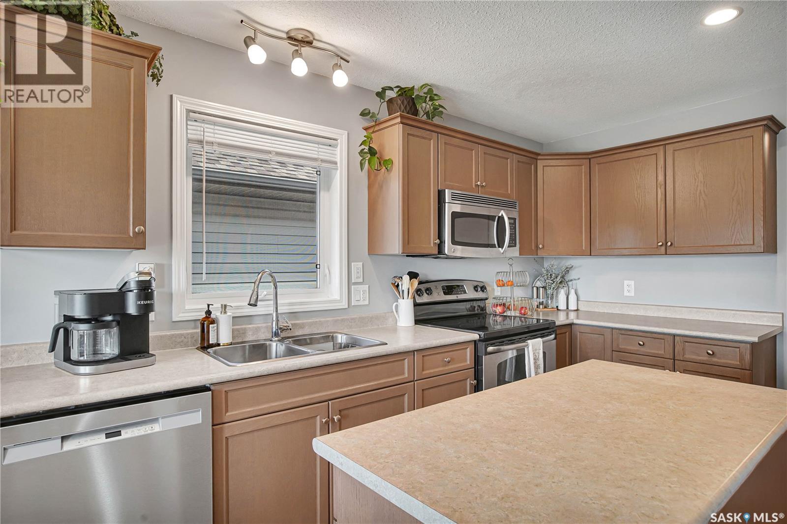 952 Glenview Cove, Martensville, Saskatchewan  S0K 0A2 - Photo 10 - SK036389