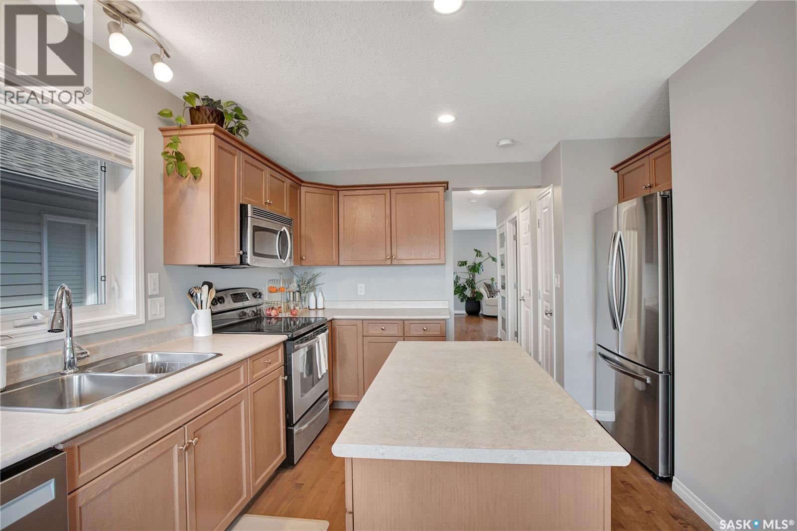 952 Glenview Cove, Martensville, Saskatchewan  S0K 0A2 - Photo 12 - SK036389
