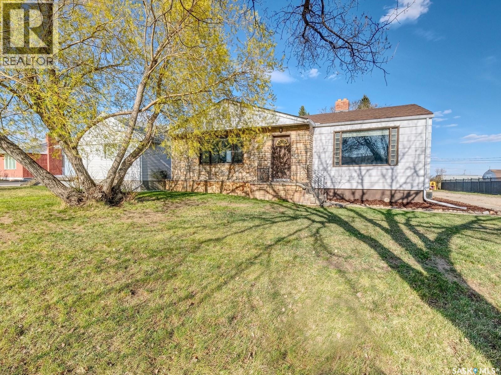 304 Young Street, Rosetown, Saskatchewan  S0L 2V0 - Photo 2 - SK036263