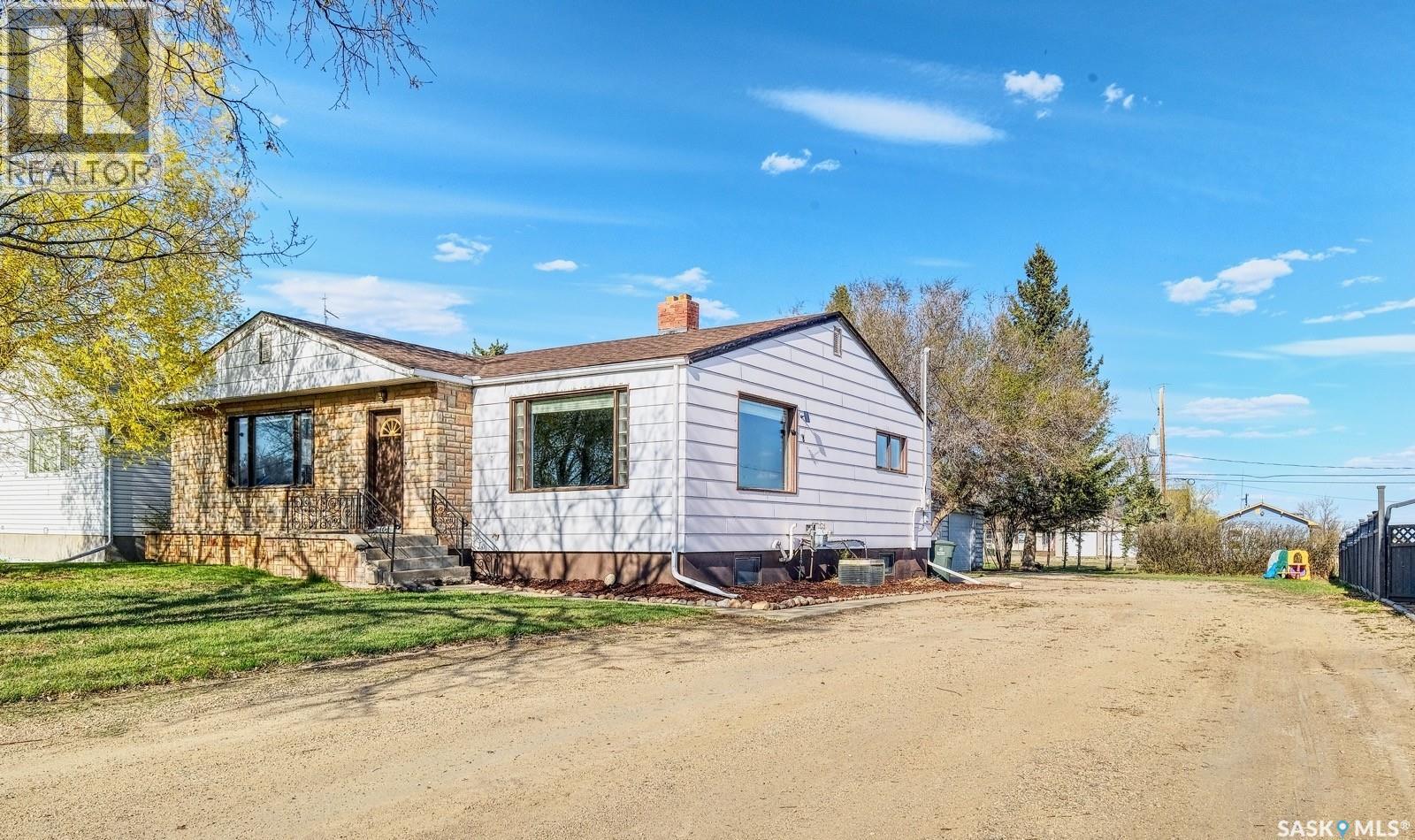 304 Young Street, Rosetown, Saskatchewan  S0L 2V0 - Photo 37 - SK036263