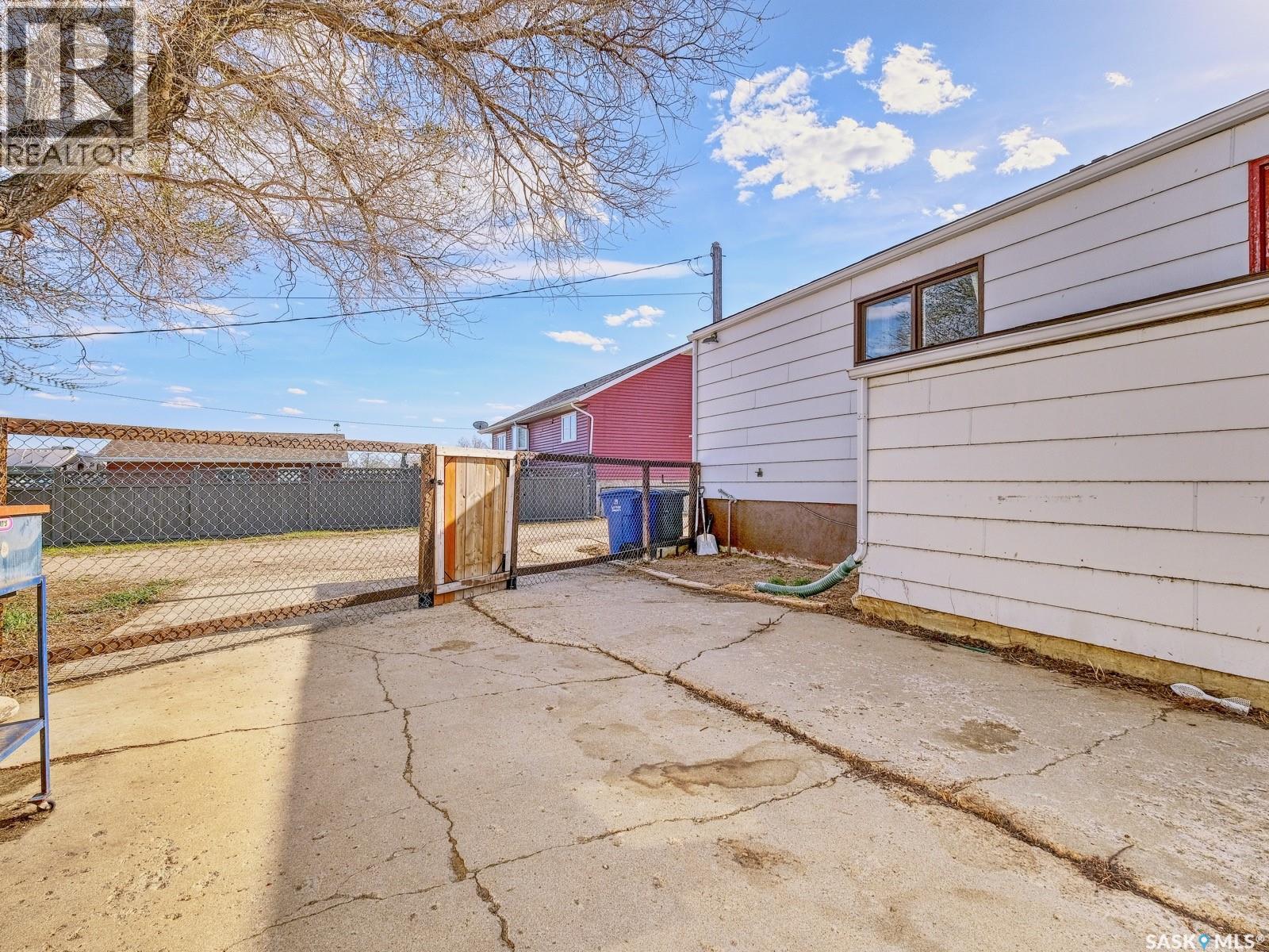 304 Young Street, Rosetown, Saskatchewan  S0L 2V0 - Photo 39 - SK036263