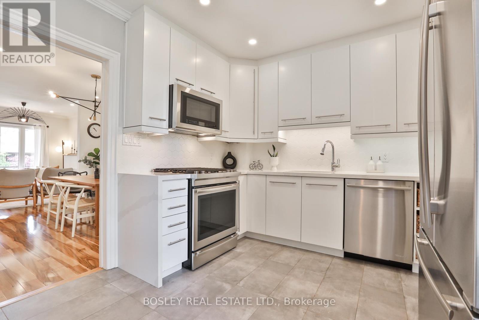636 Glebeholme Boulevard, Toronto, Ontario  M4C 1V6 - Photo 17 - E13143960