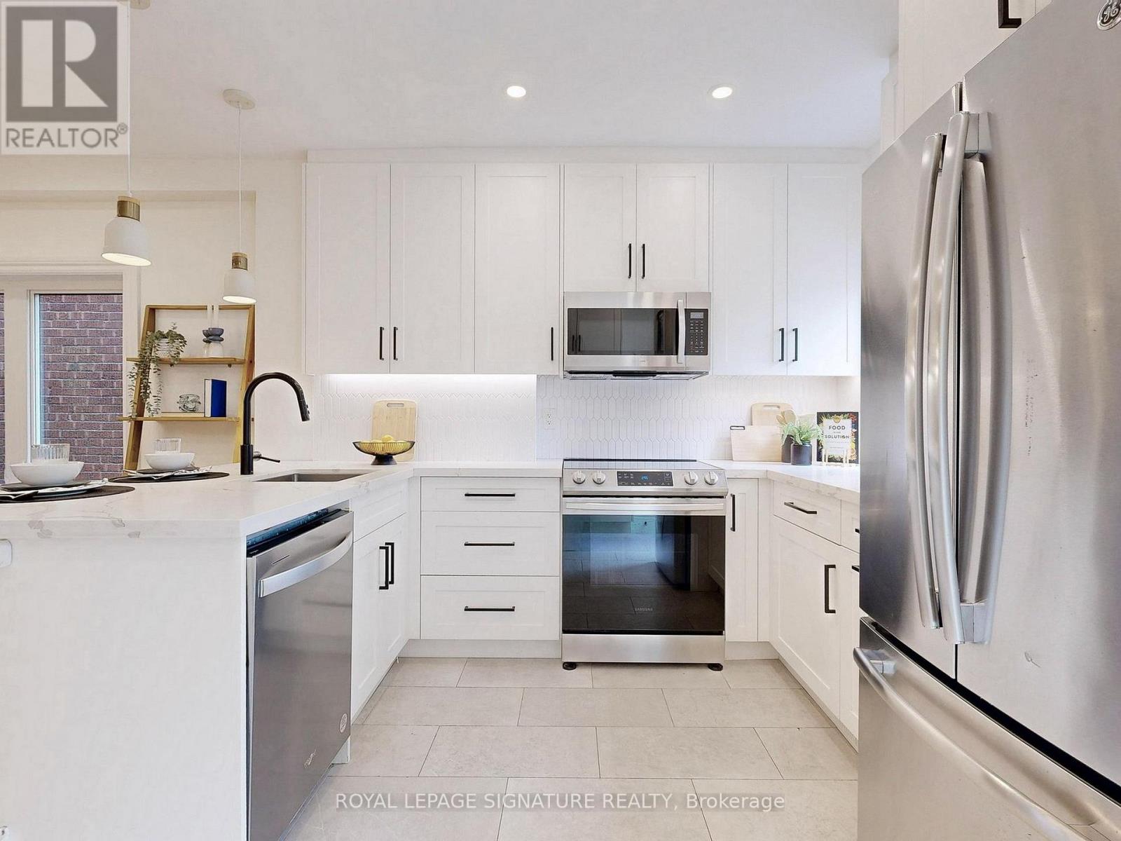 117 Burgess Avenue, Toronto, Ontario  M4E 1X3 - Photo 9 - E13143644