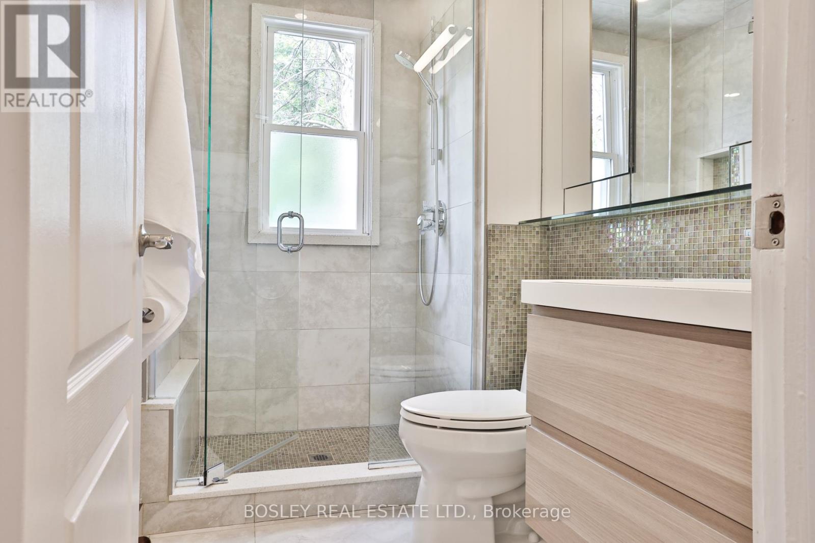 636 Glebeholme Boulevard, Toronto, Ontario  M4C 1V6 - Photo 20 - E13143960