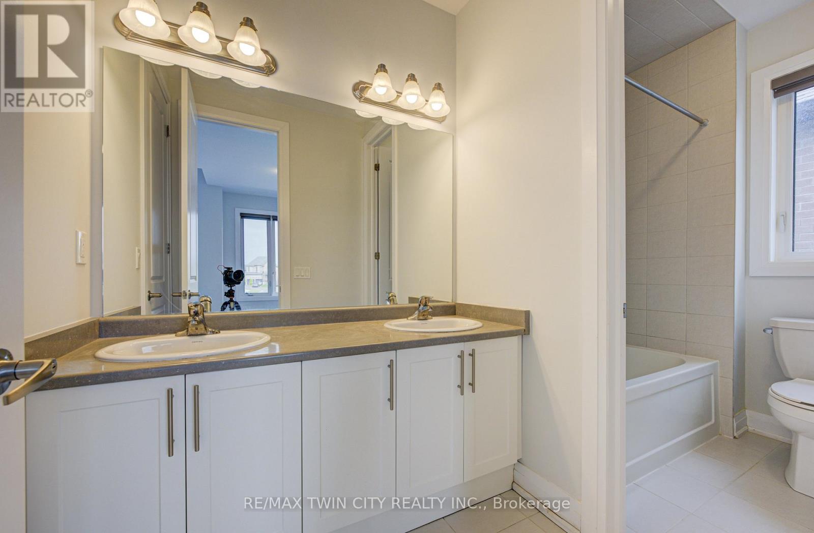 767 Queenston Boulevard, Woodstock, Ontario  N4T 0T1 - Photo 35 - X13144088