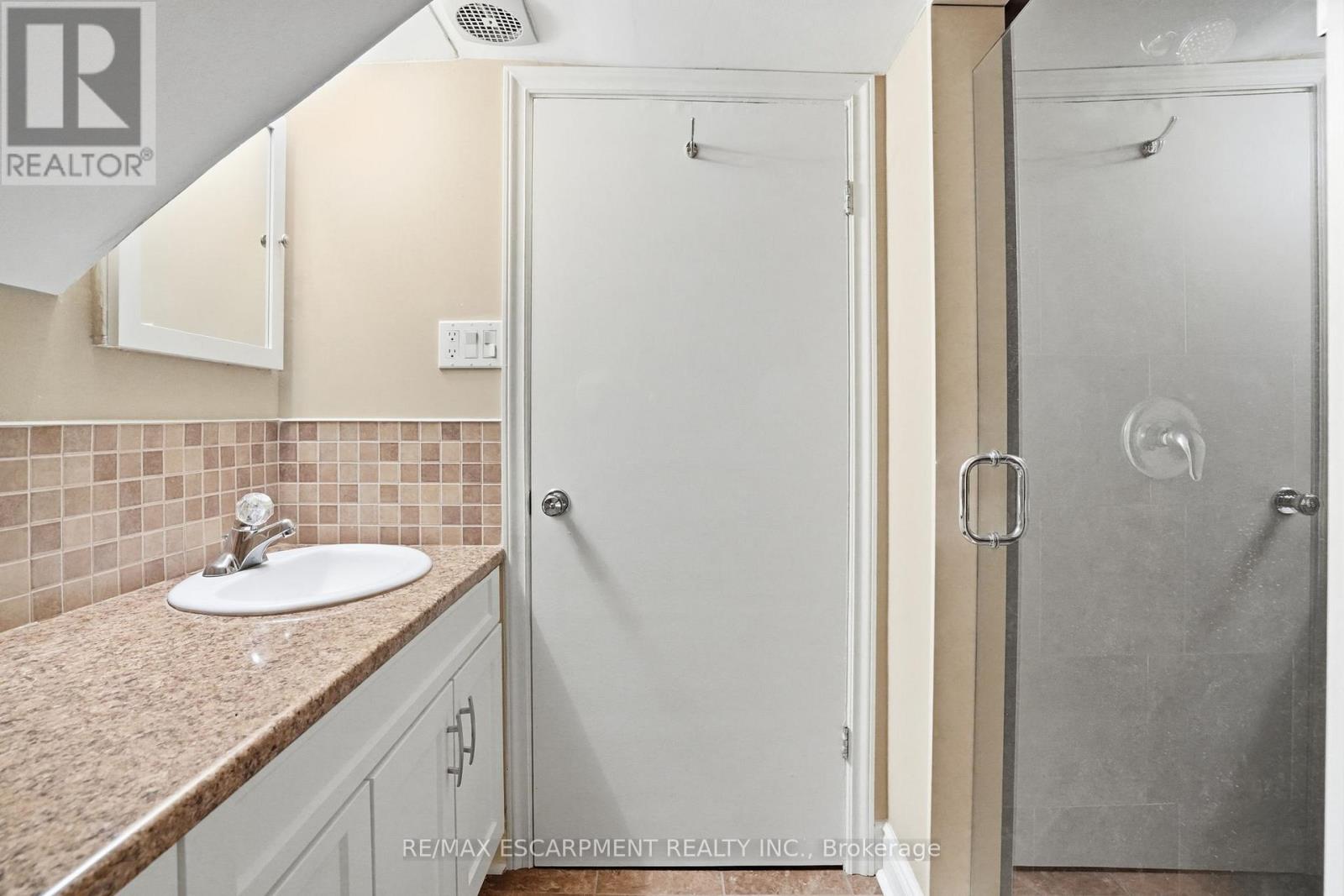 826 Main Street E, Hamilton, Ontario L8M 1L6 - Photo 31 - X13144102